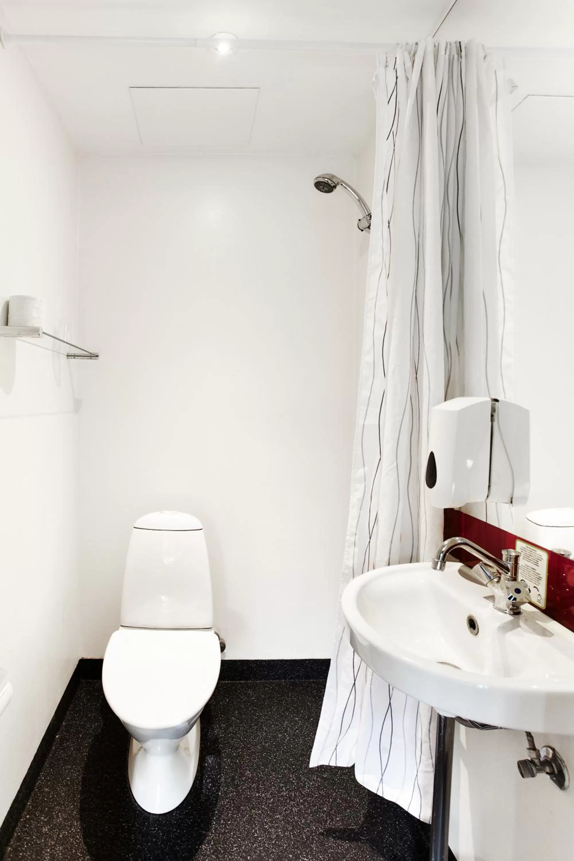 Shower in Copenhagen Go Hotel