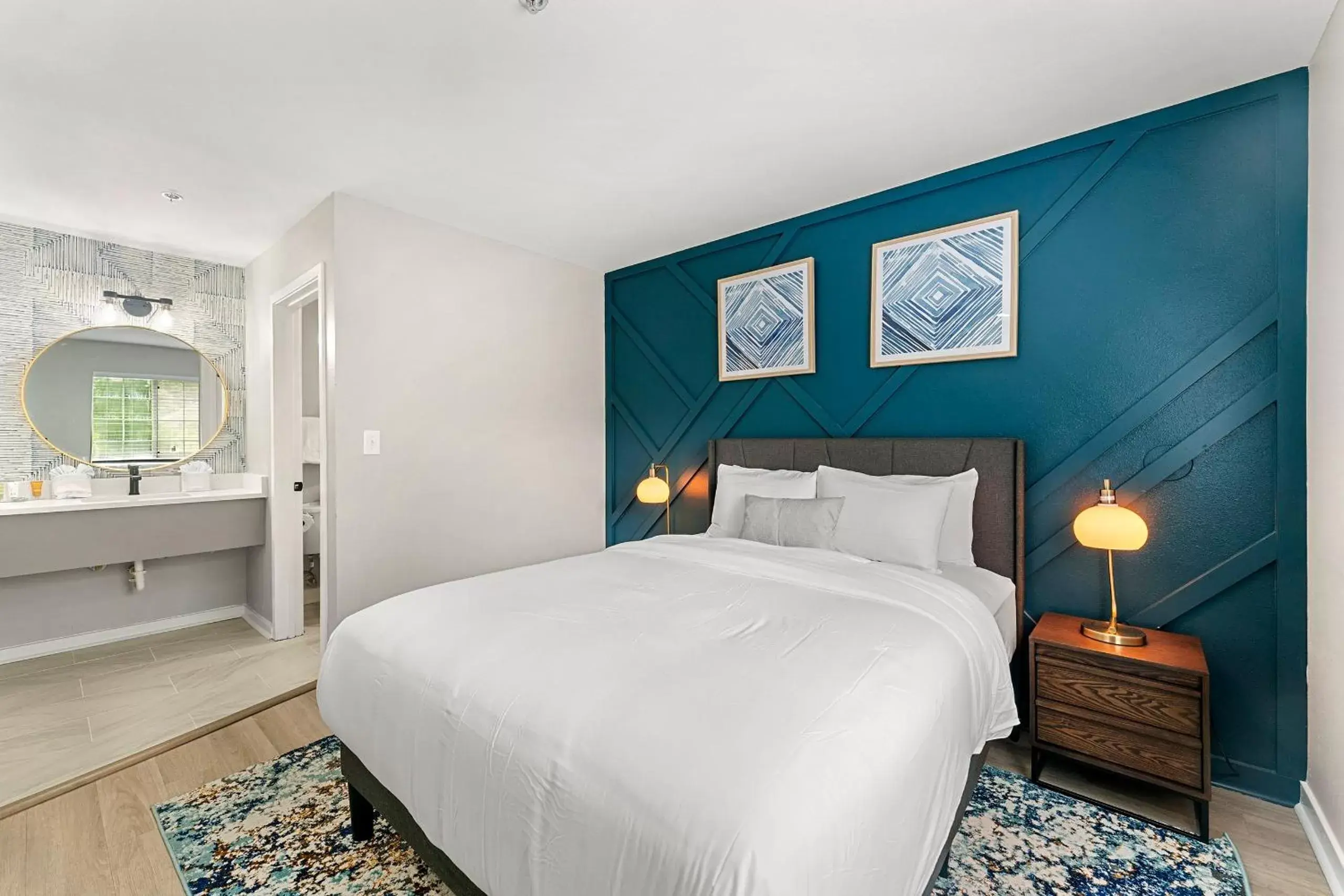 Deluxe Queen Suite in The 505 Collection Buckhead Deluxe Queen Suite in The 505 Collection Buckhead