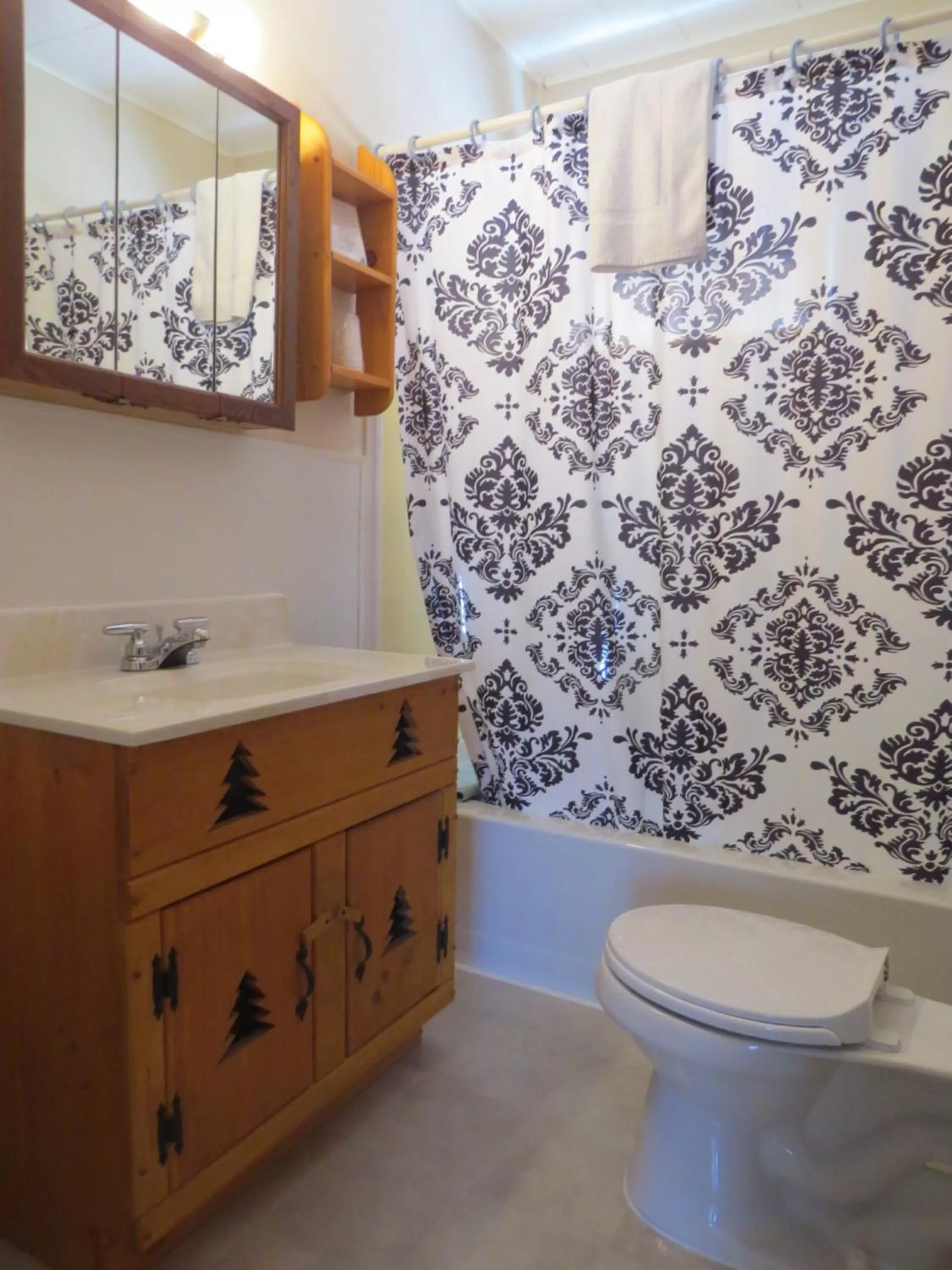 Bathroom in The Pines Country Inn