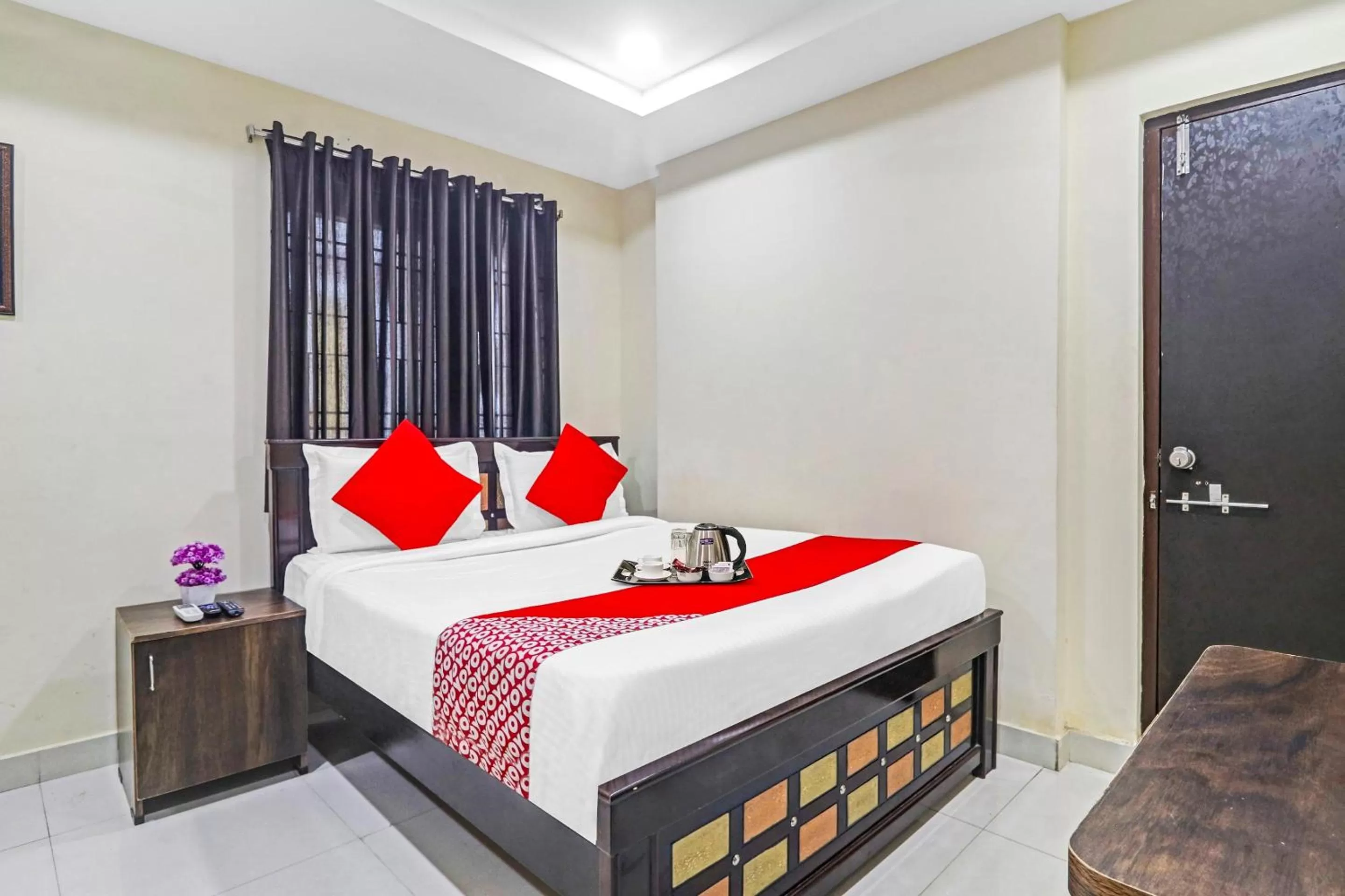 Bedroom, Bed in Super Hotel O Honey Heights Near Botanical Garden