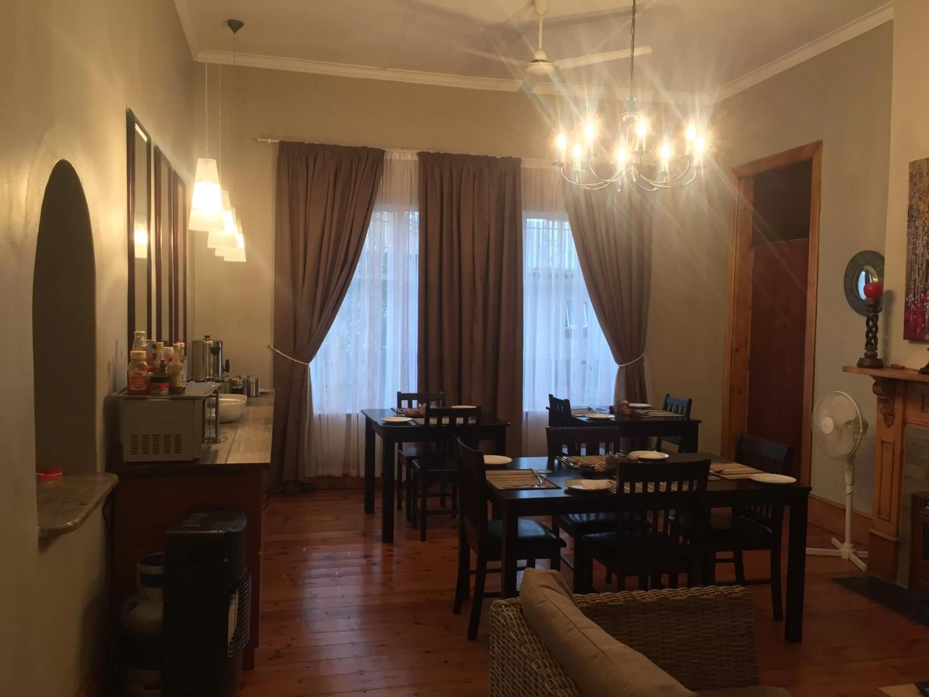 Communal lounge/ TV room in Tranquil House B&B @ 1 College Ave