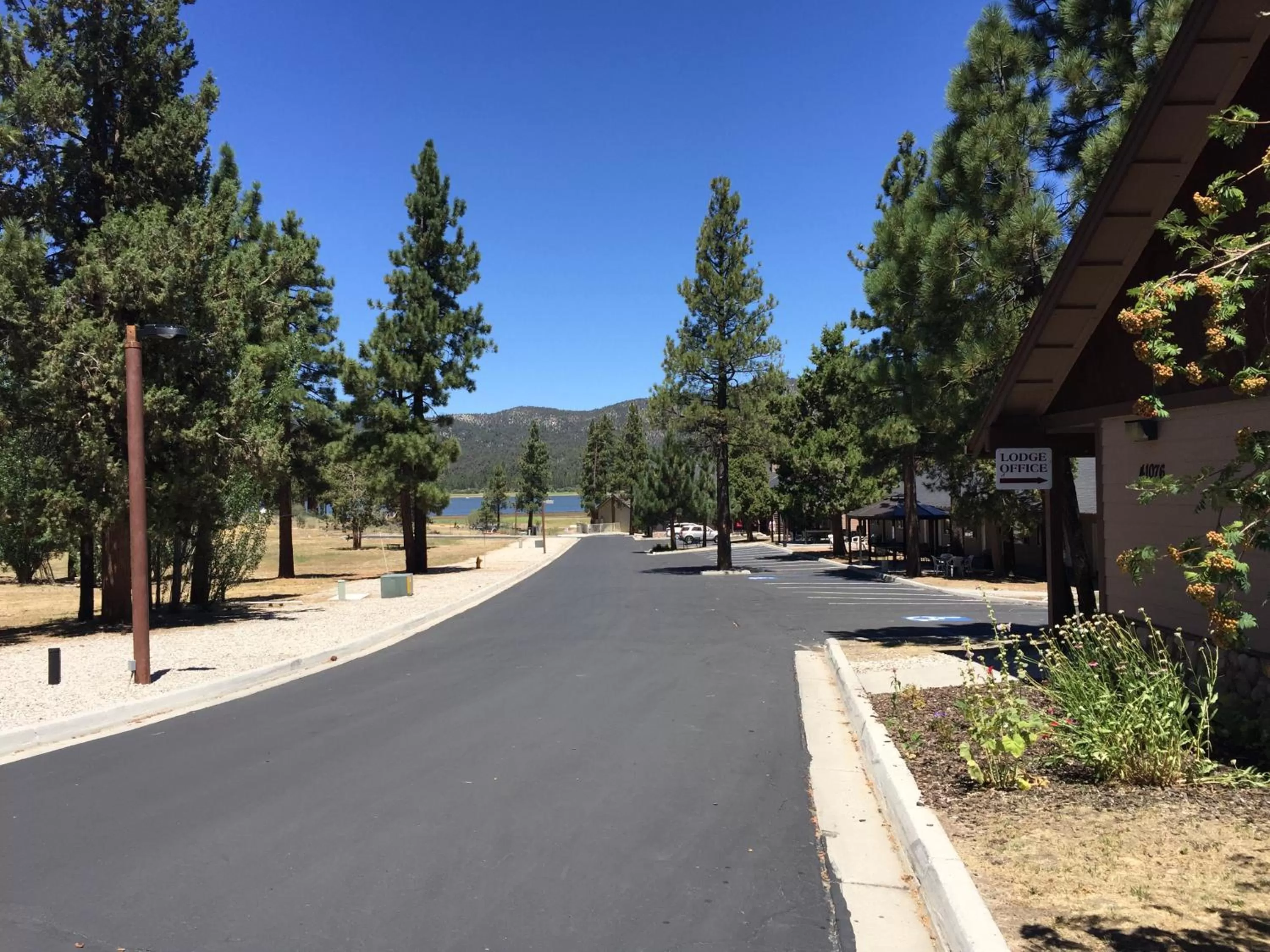 Facade/entrance, Neighborhood in Vintage Lakeside Inn