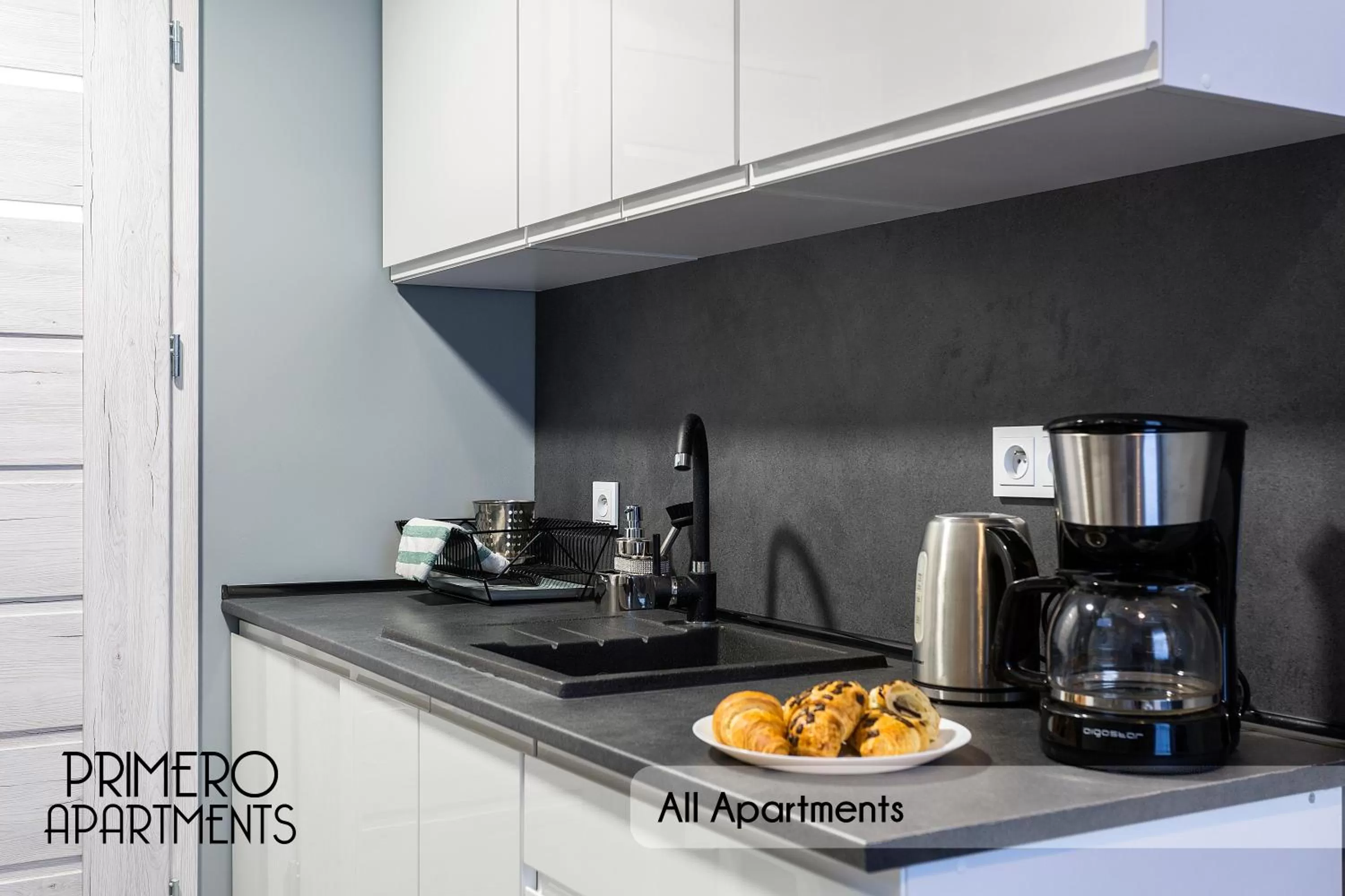 Coffee/tea facilities, Kitchen/Kitchenette in PRIMERO Elegant Apartments KRAKÓW Old Town