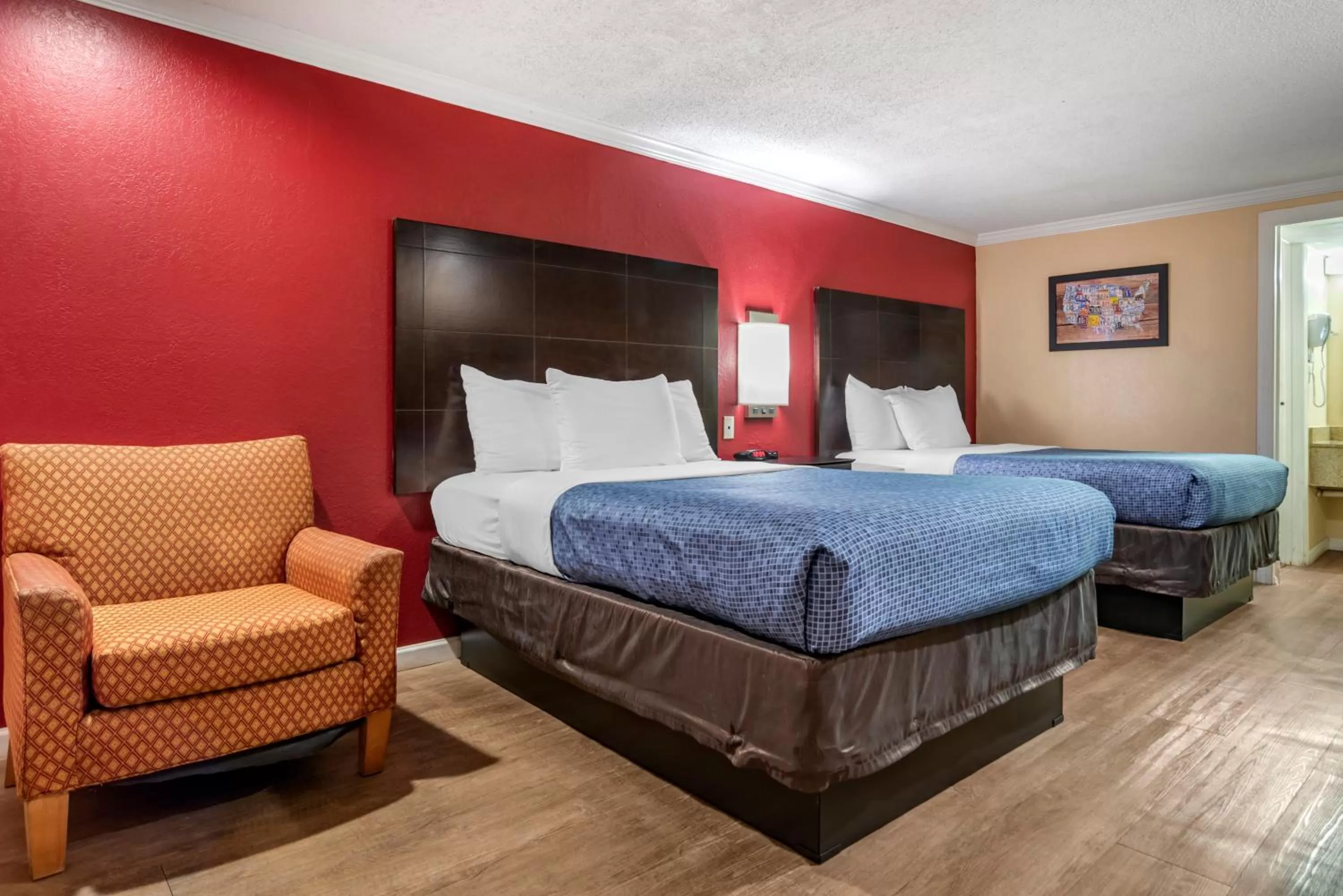 Bedroom, Bed in Econo Lodge Oxford near Choccolocco Park