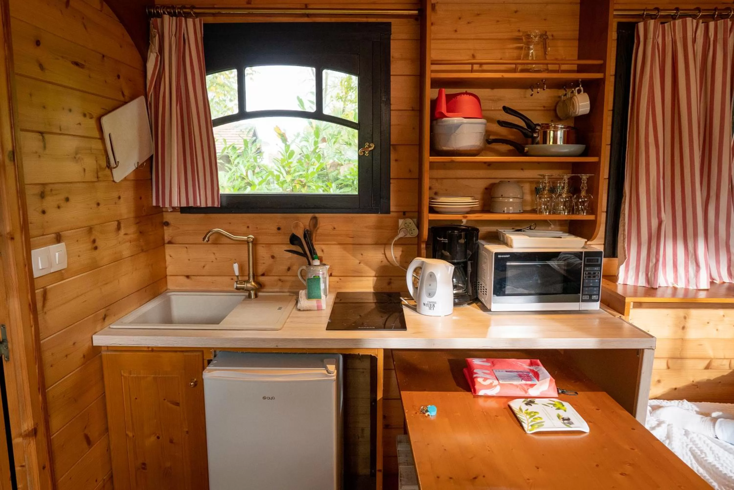 Kitchen or kitchenette in Le Village de la Champagne - Slowmoov