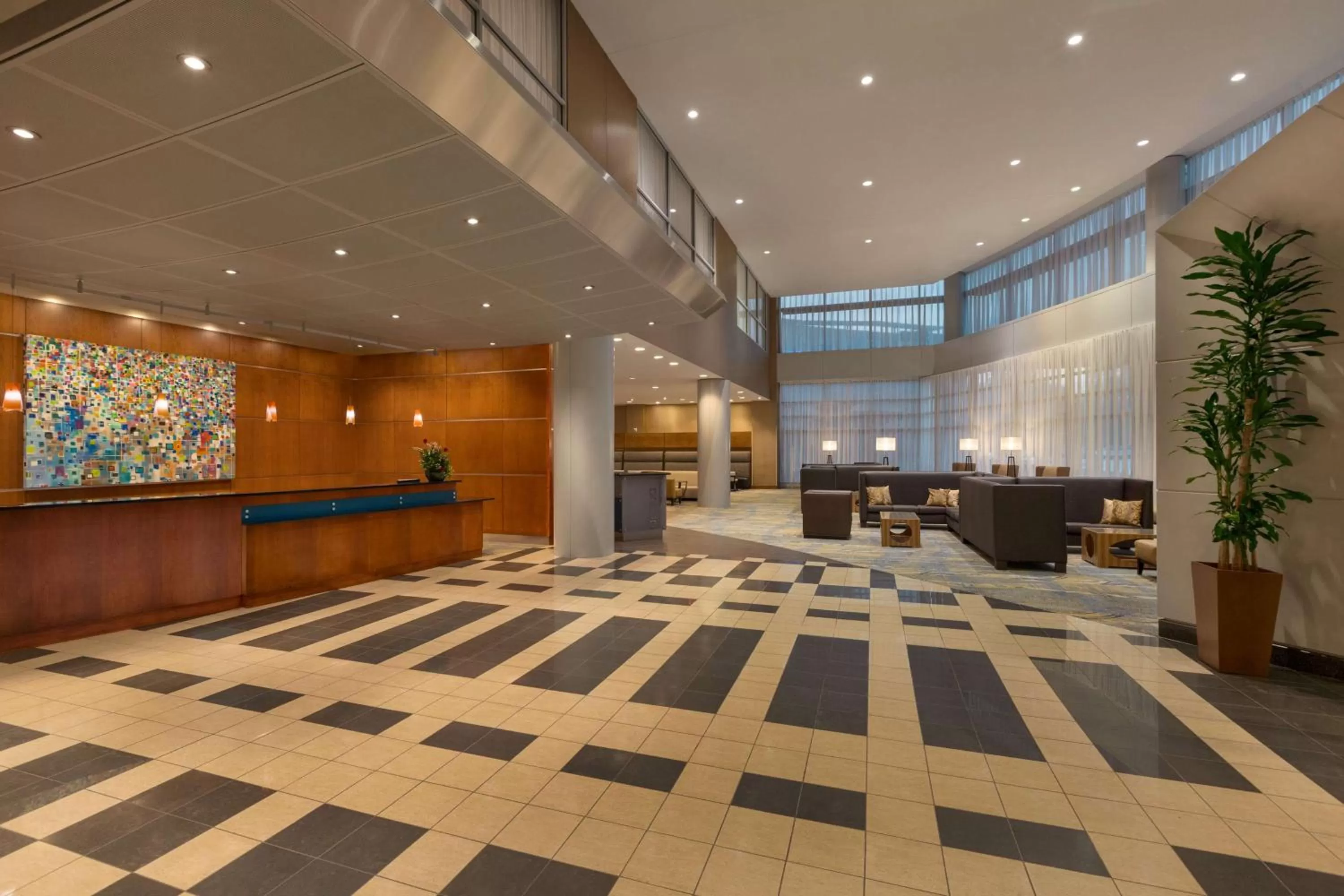 Lobby or reception in Hilton Baltimore BWI Airport