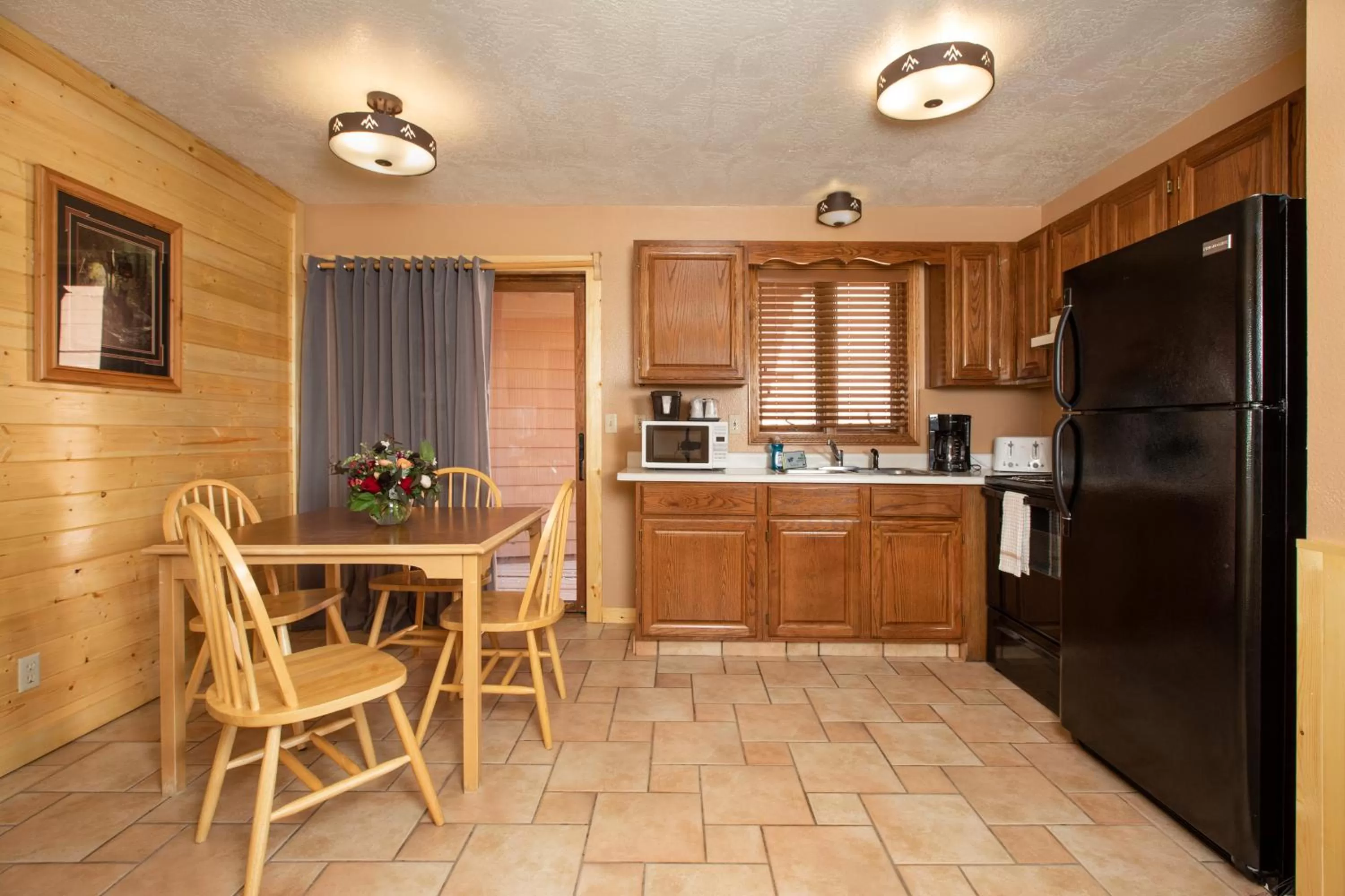 Kitchen or kitchenette in Flat Creek Inn