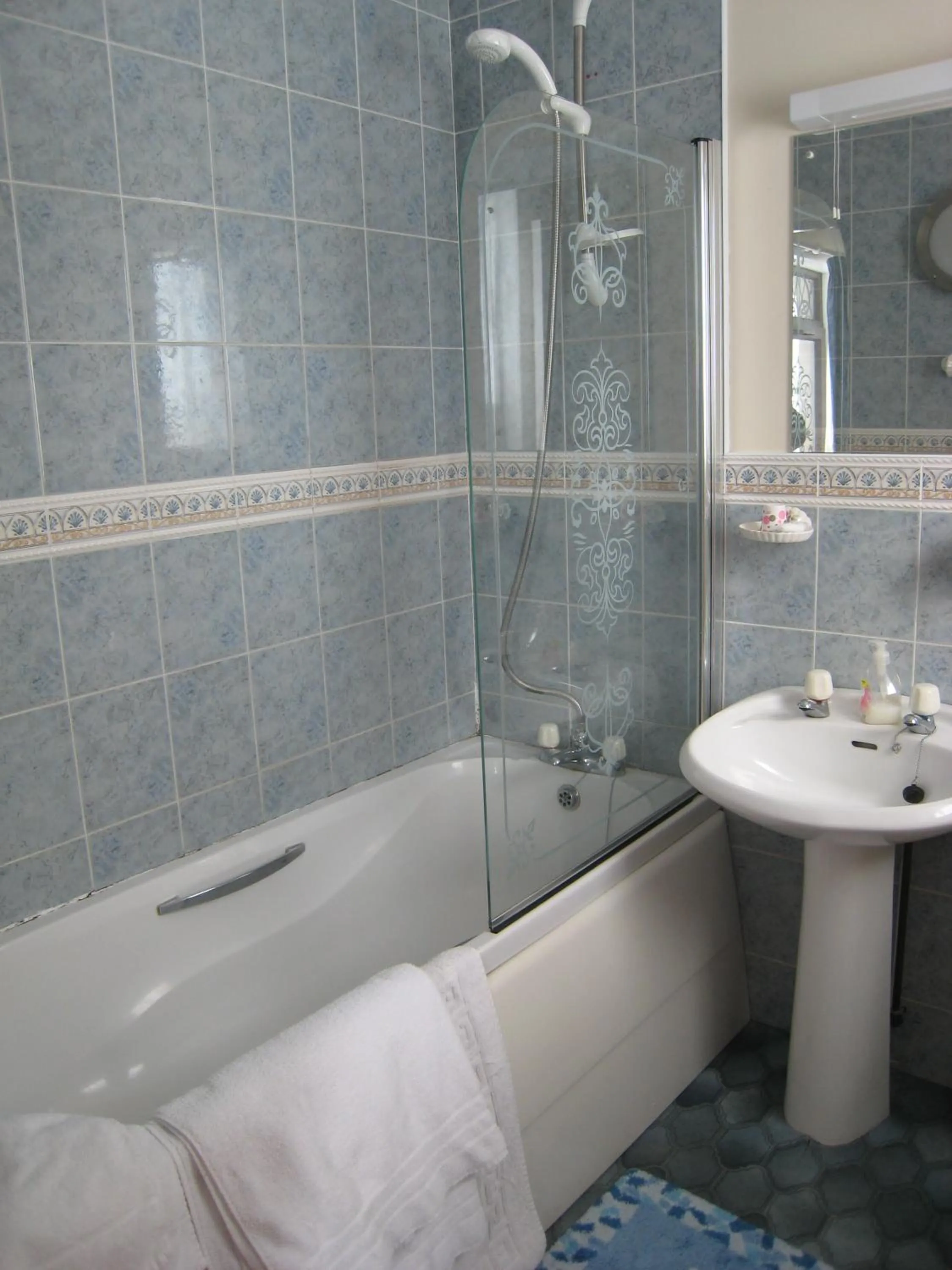 Shower in Herdshill Guest House