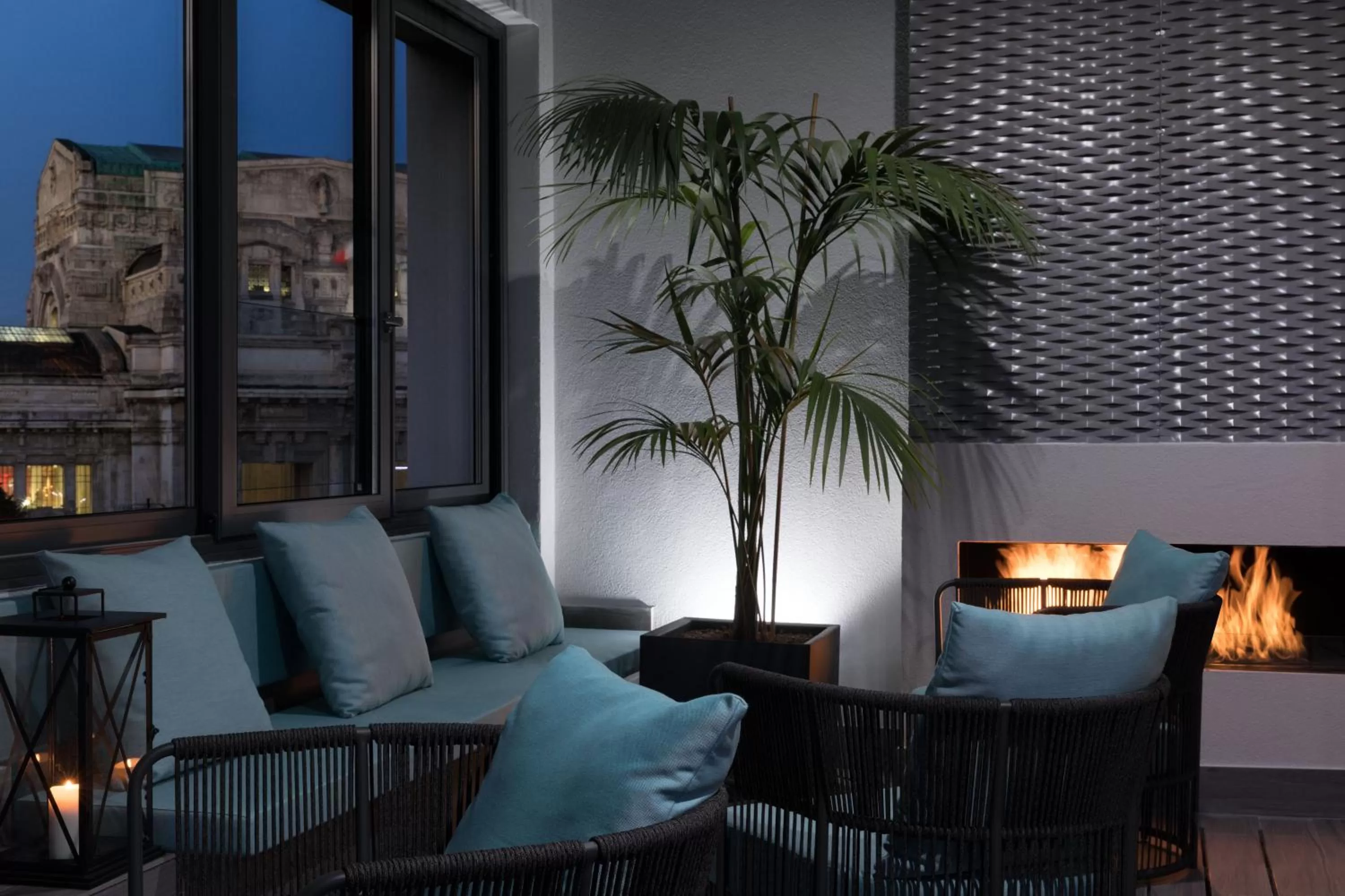 Night in iQ Hotel Milano