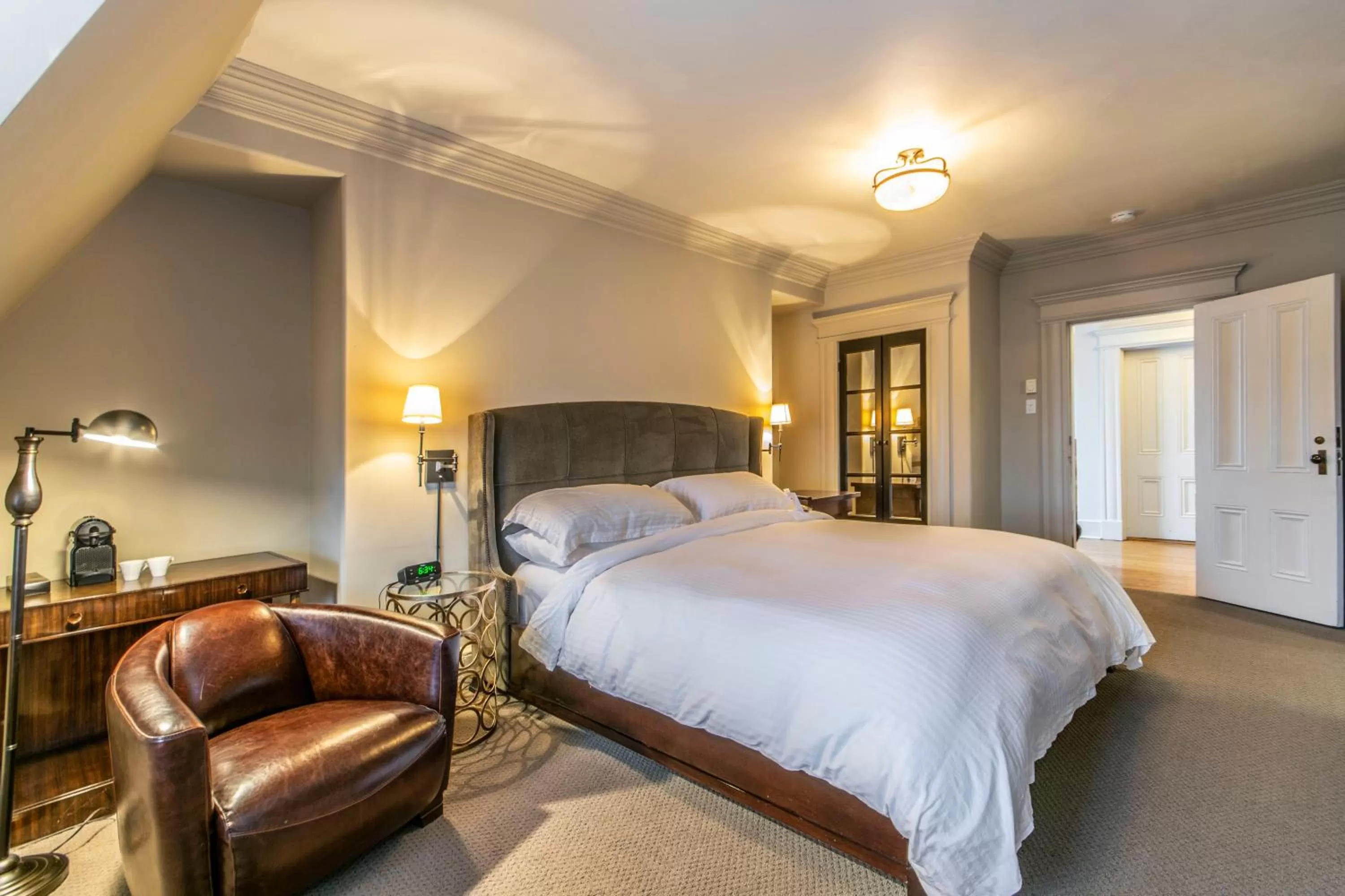 Bedroom, Bed in Ryan Mansion