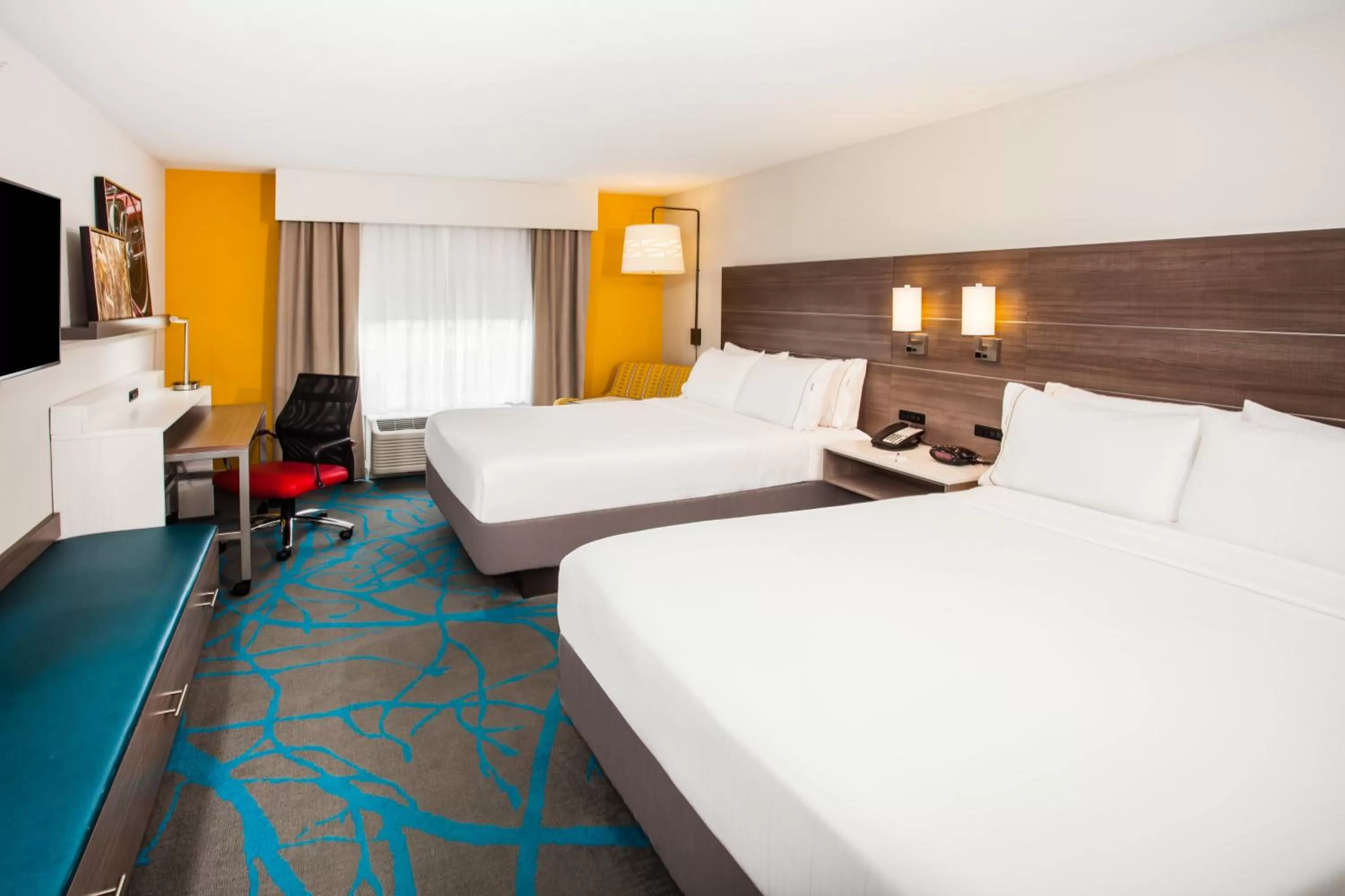Photo of the whole room, Bed in Holiday Inn Express & Suites Litchfield by IHG