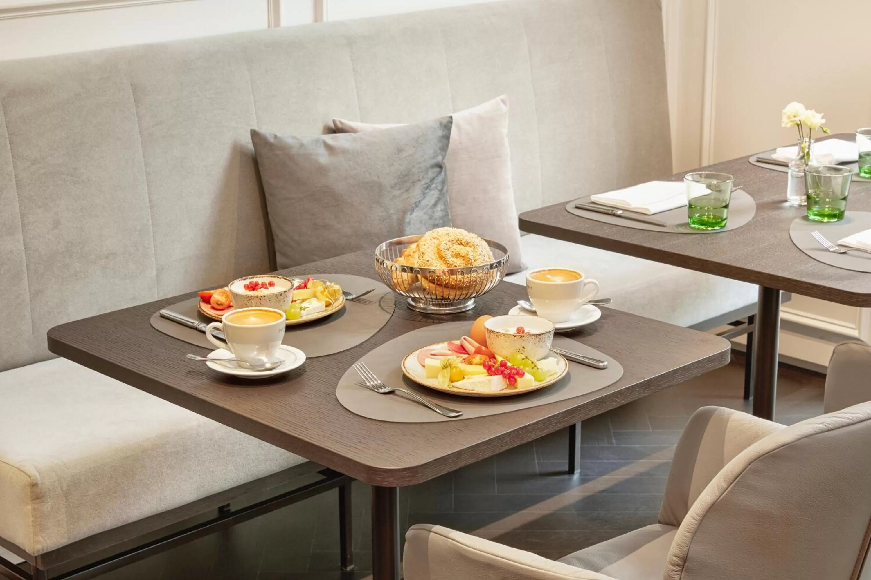 Restaurant/places to eat in HYPERION Hotel Salzburg