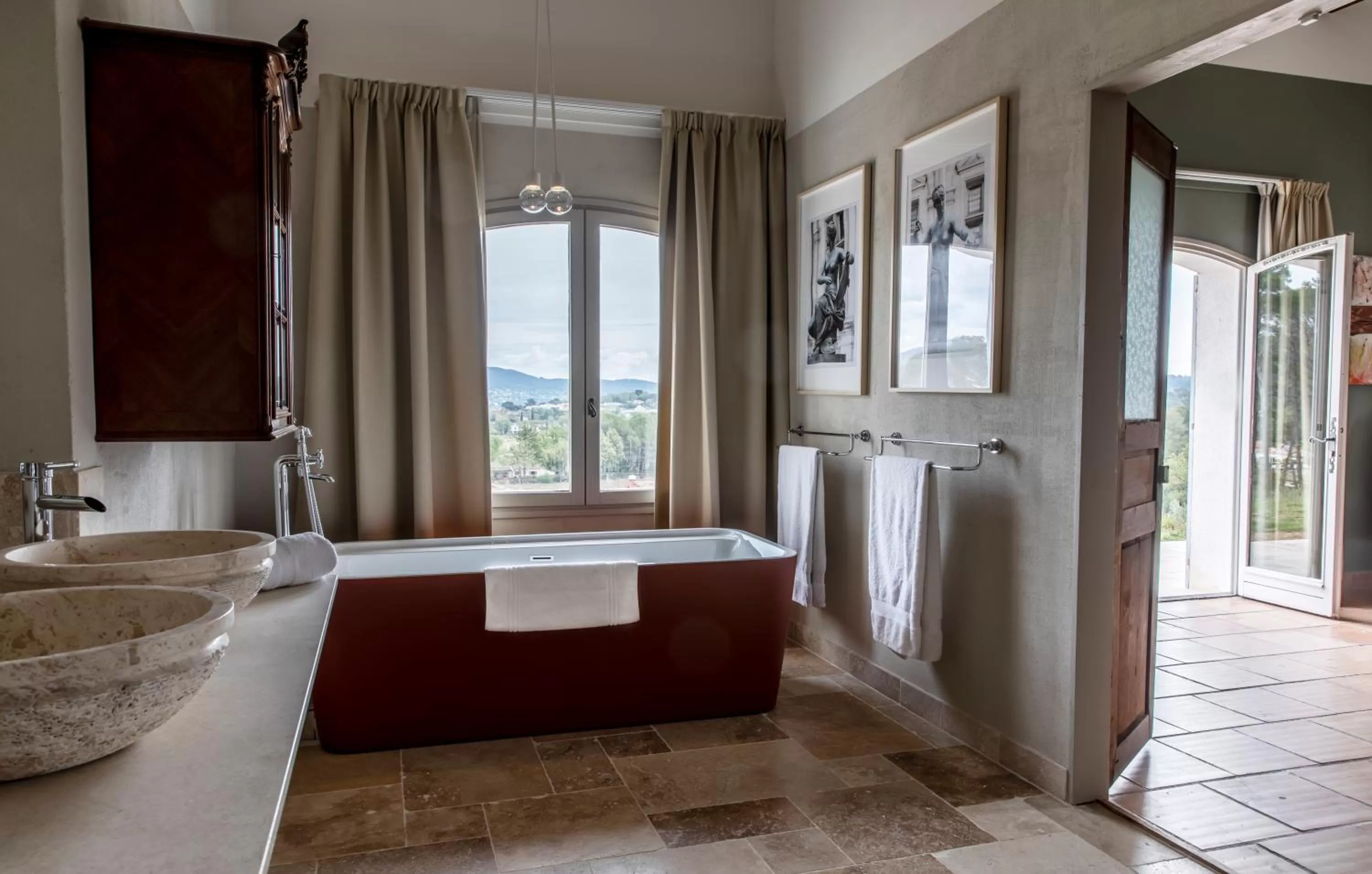 Bathroom, Bed in Domaine Rabiega - Vineyard and Boutique hotel