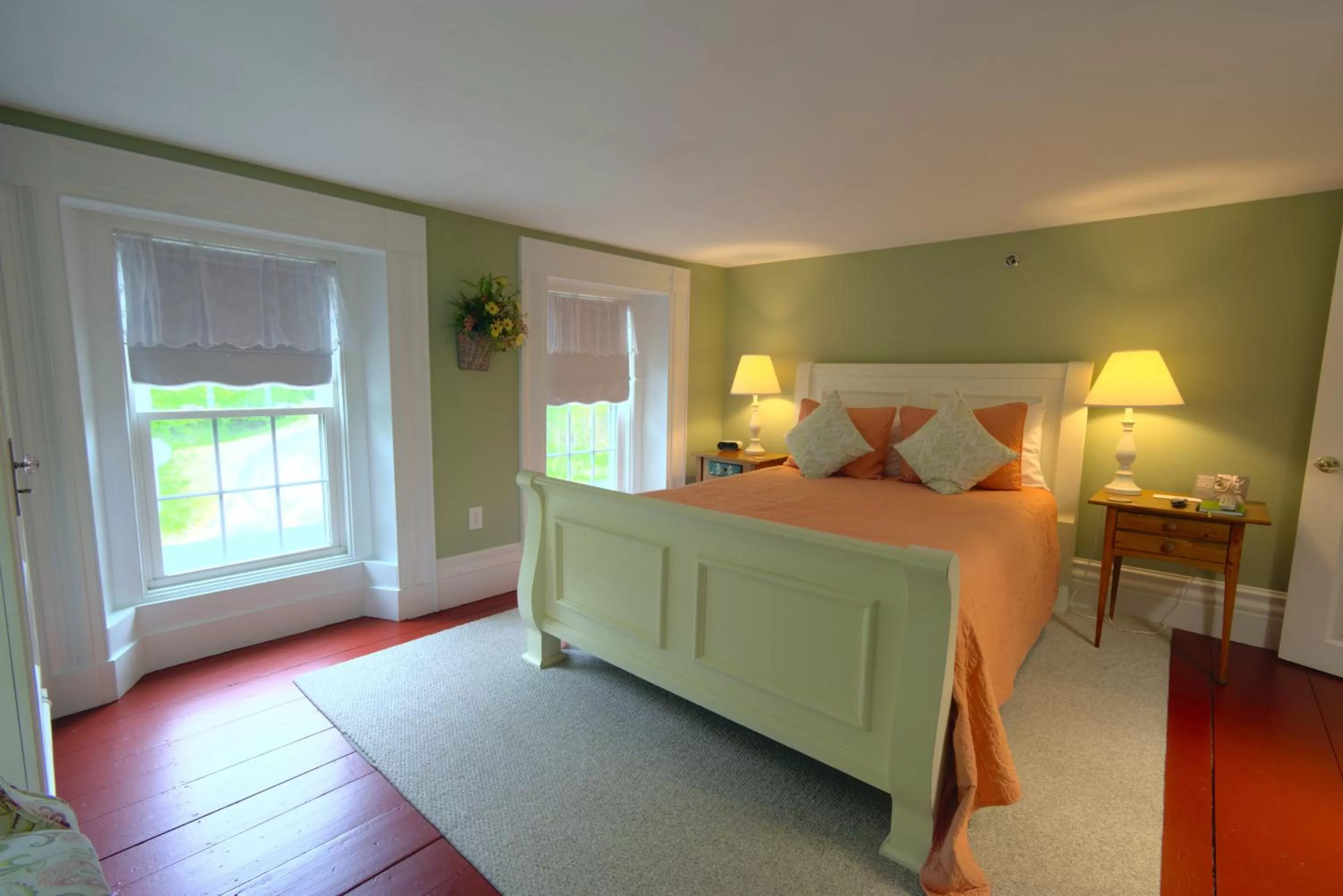 Photo of the whole room, Bed in Ballard House Inn