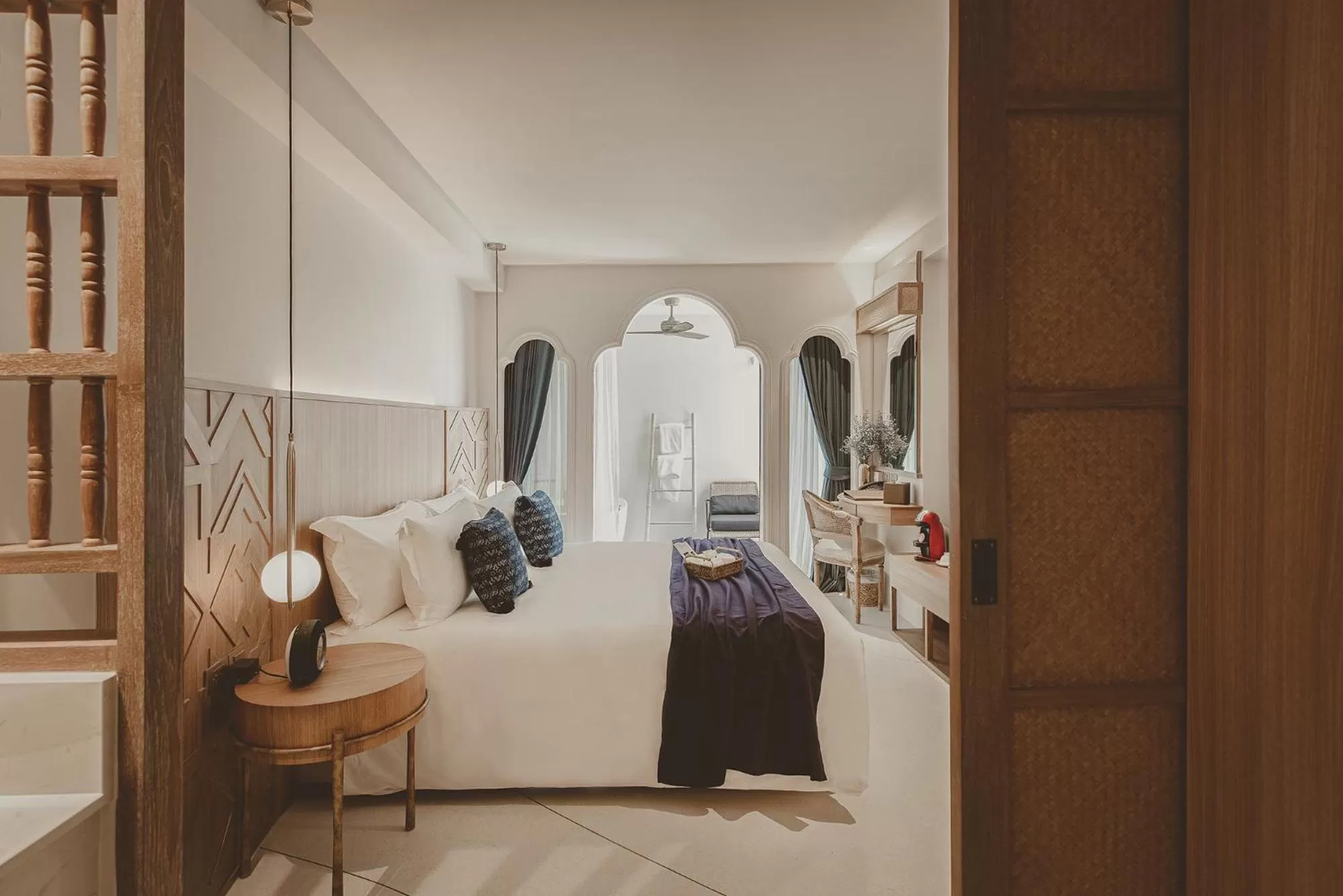 Inner courtyard view, Bed in THEE Vijit Lanna by TH District