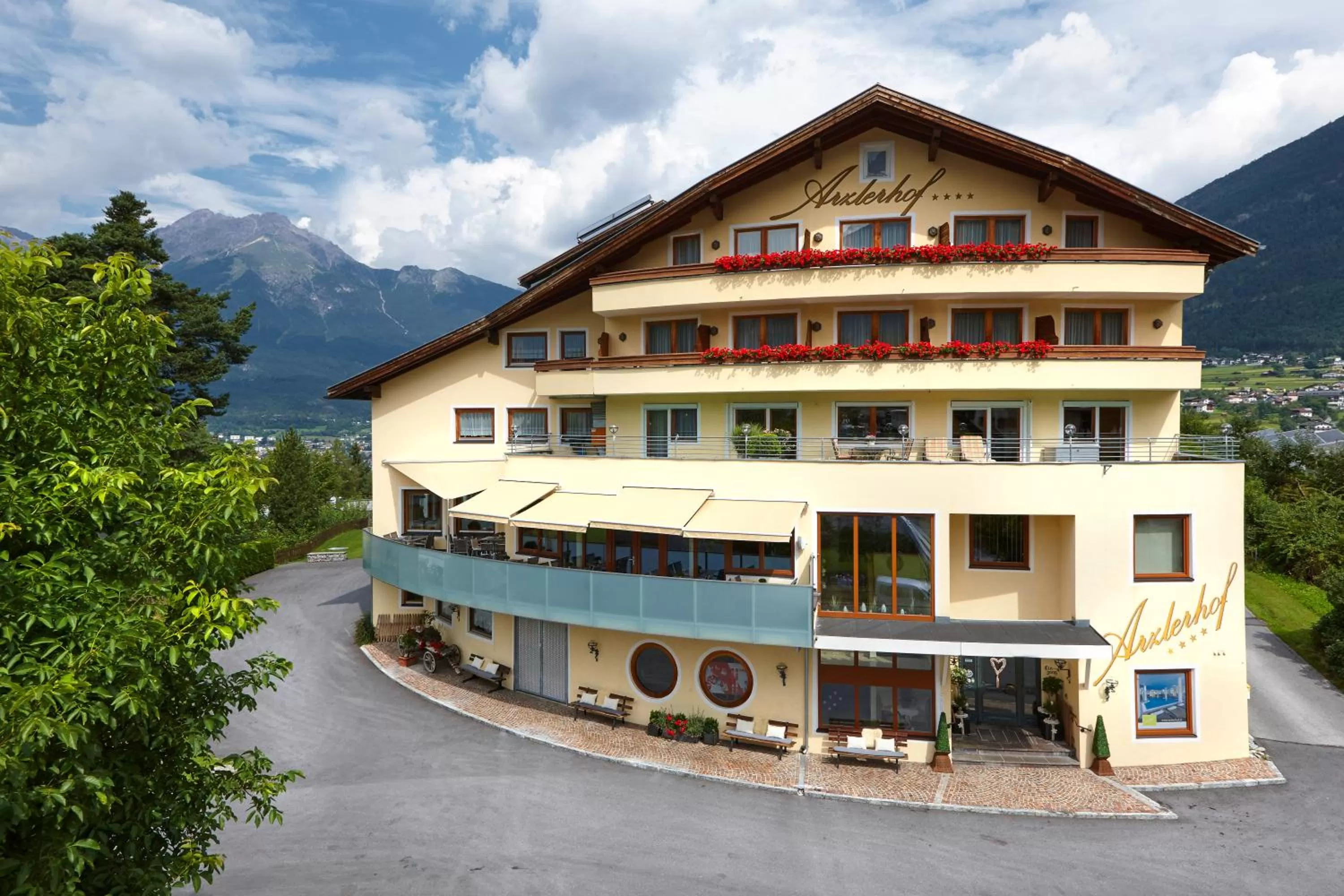 Facade/entrance in Hotel Arzlerhof
