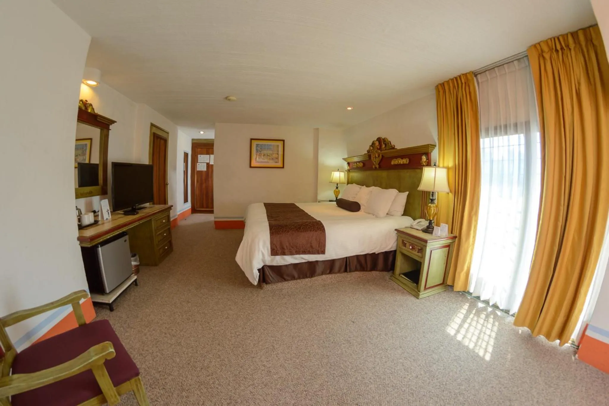 Photo of the whole room, Bed in Howard Johnson by Wyndham Morelia Calle Real