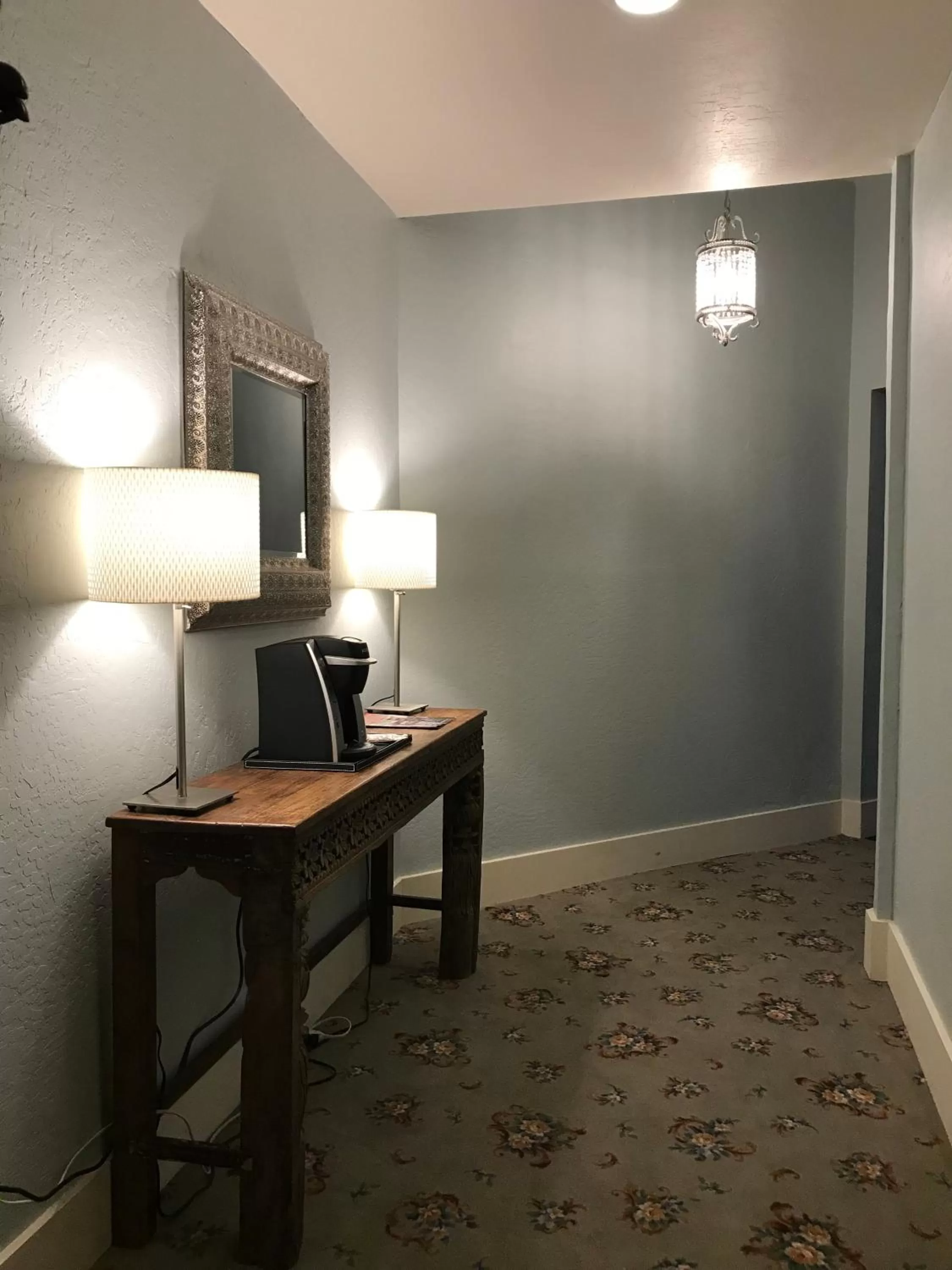 Coffee/tea facilities in Hotel Sutter