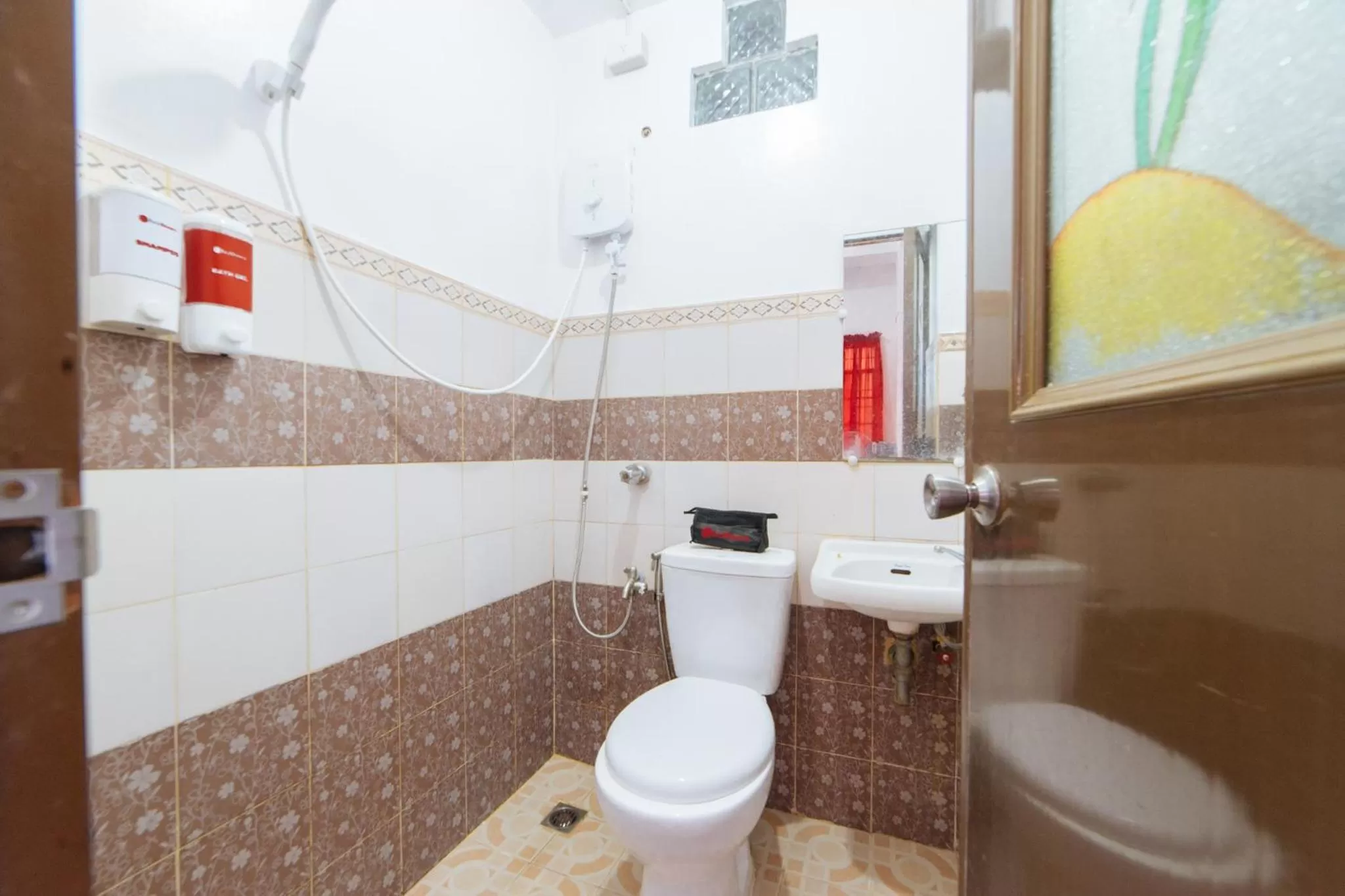 Bathroom in RedDoorz at Pag Asa Rawis Legazpi