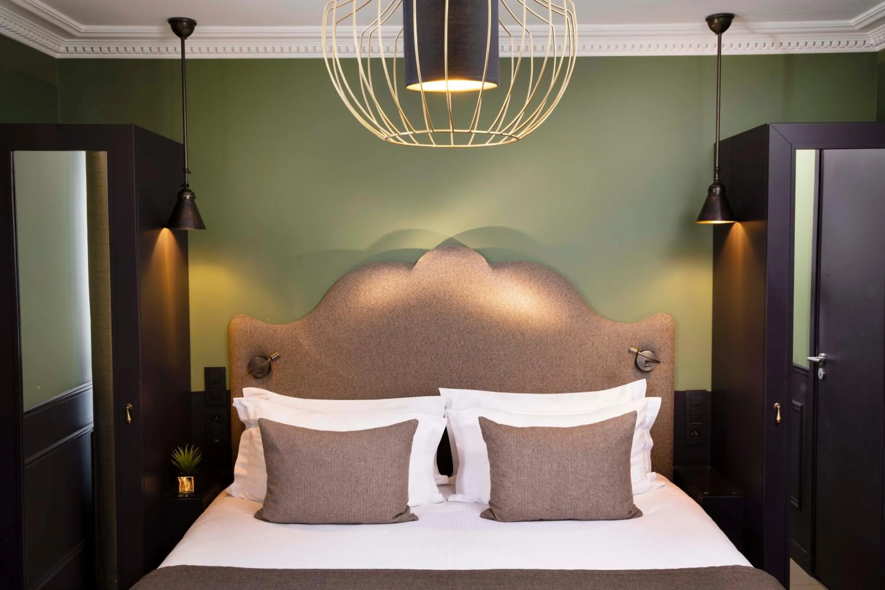 Photo of the whole room, Bed in Hotel Monsieur & Spa