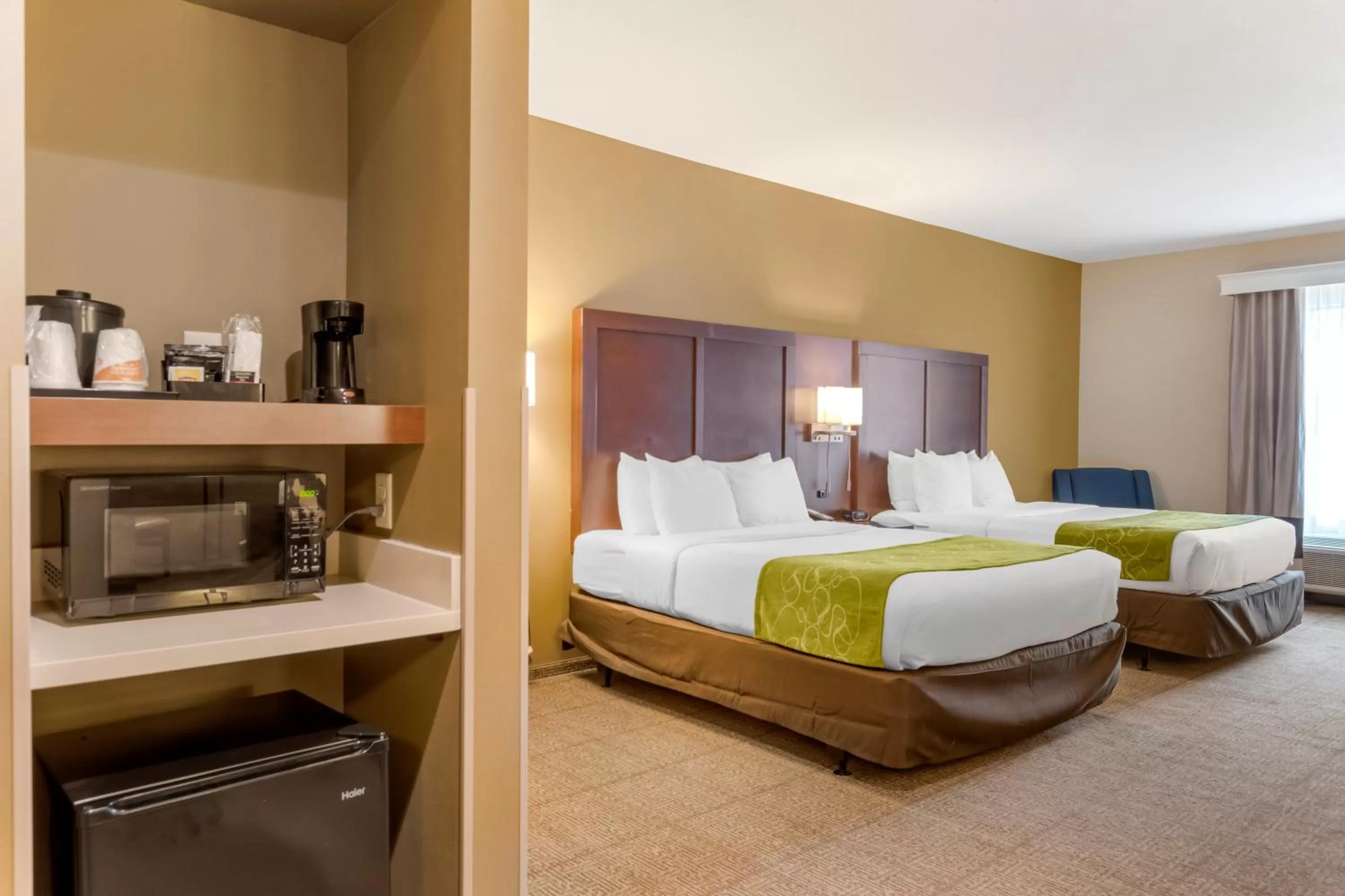 Photo of the whole room, Bed in Comfort Suites St George - University Area