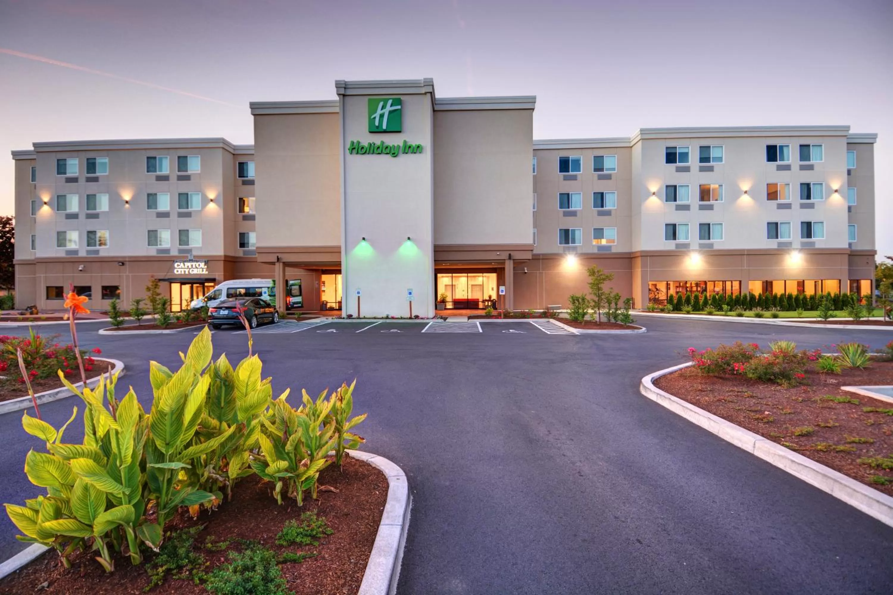Property building in Holiday Inn - Salem by IHG