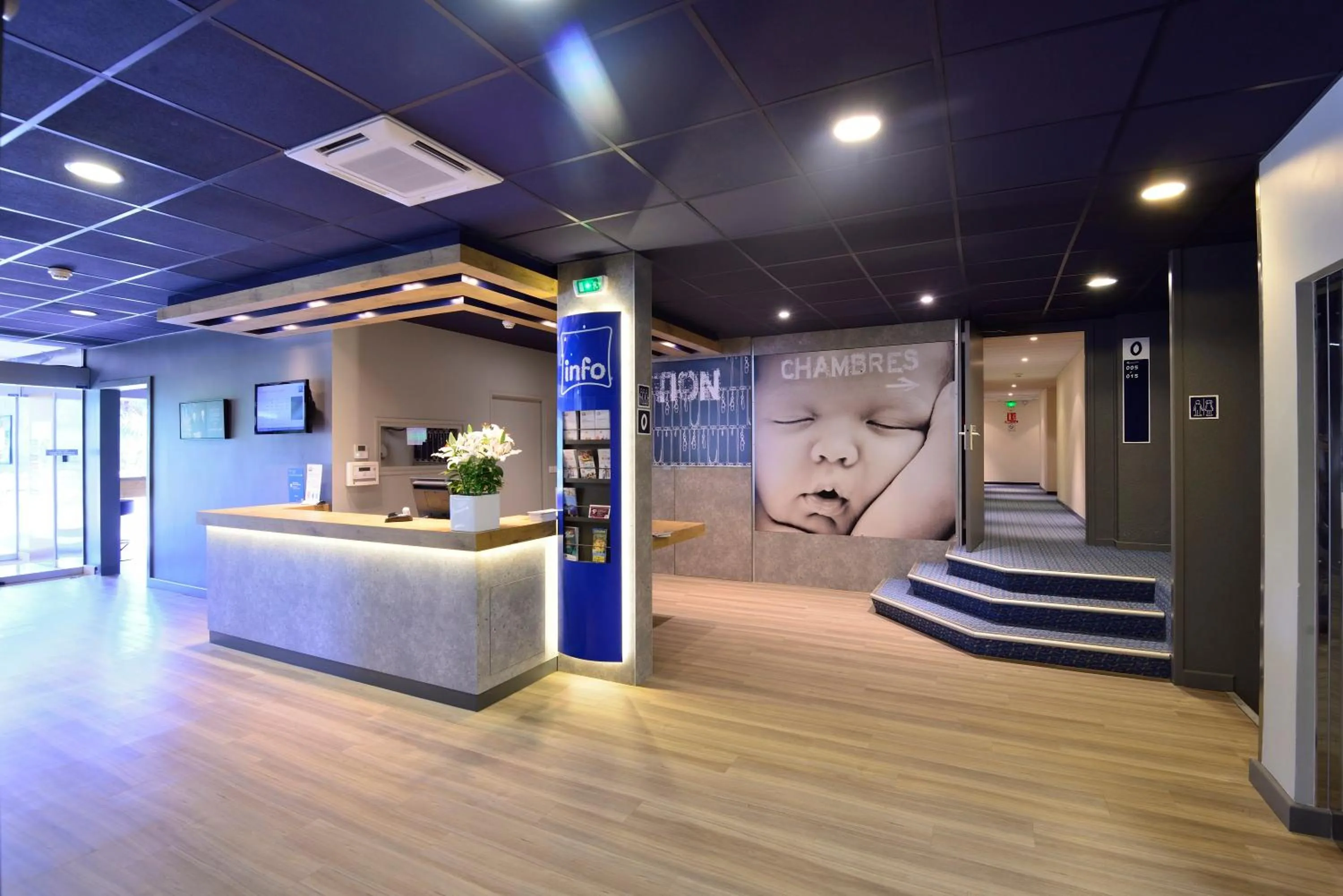Lobby or reception in ibis budget Pau Lescar