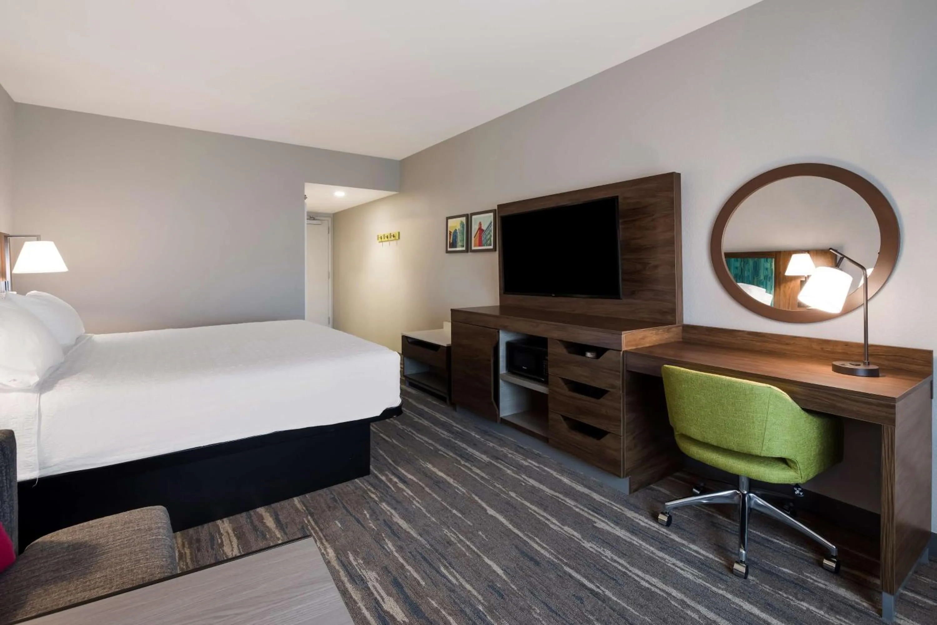 Bed in Hampton Inn Concord