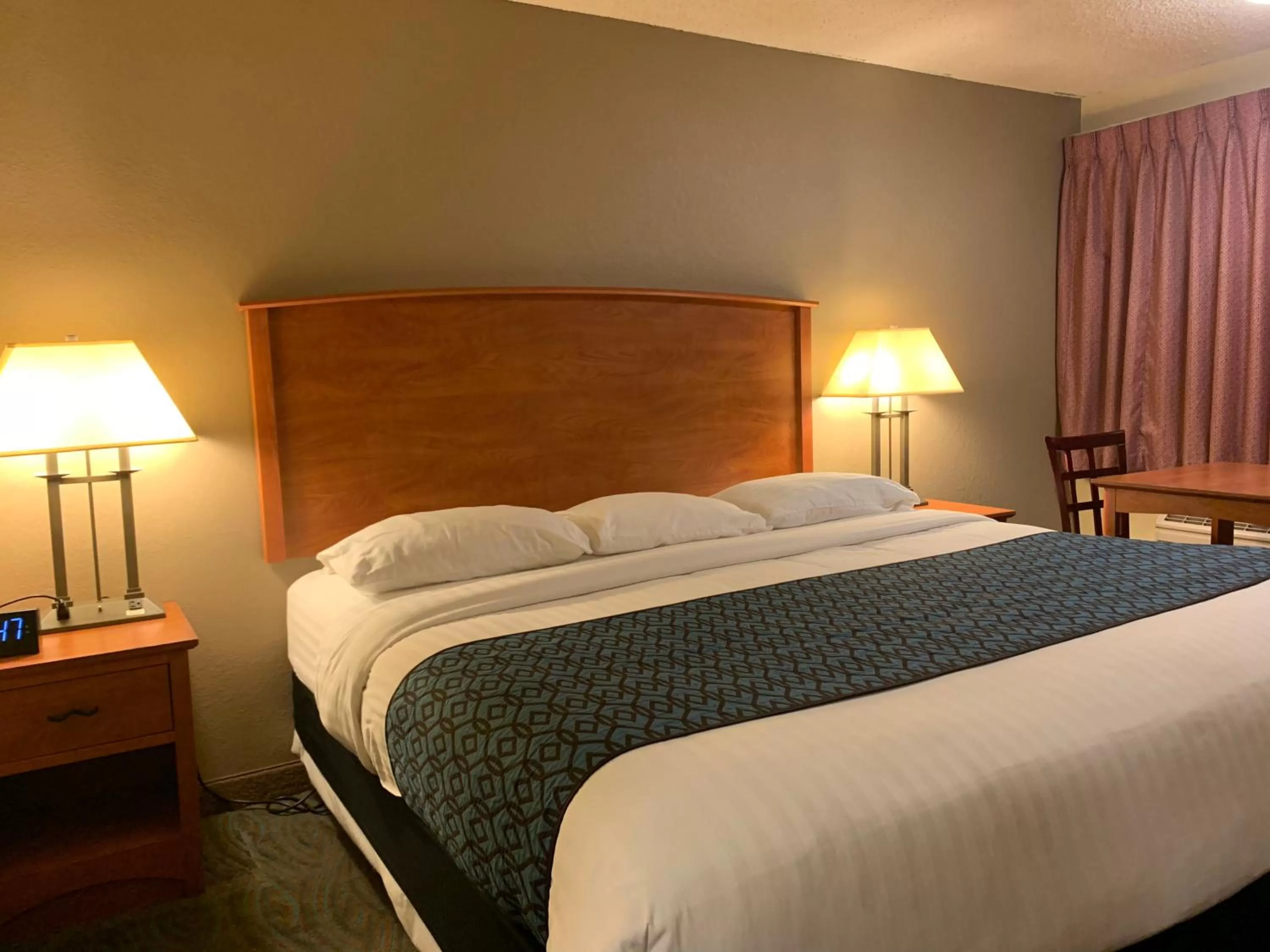 Bed in Sunset Inn - John Day