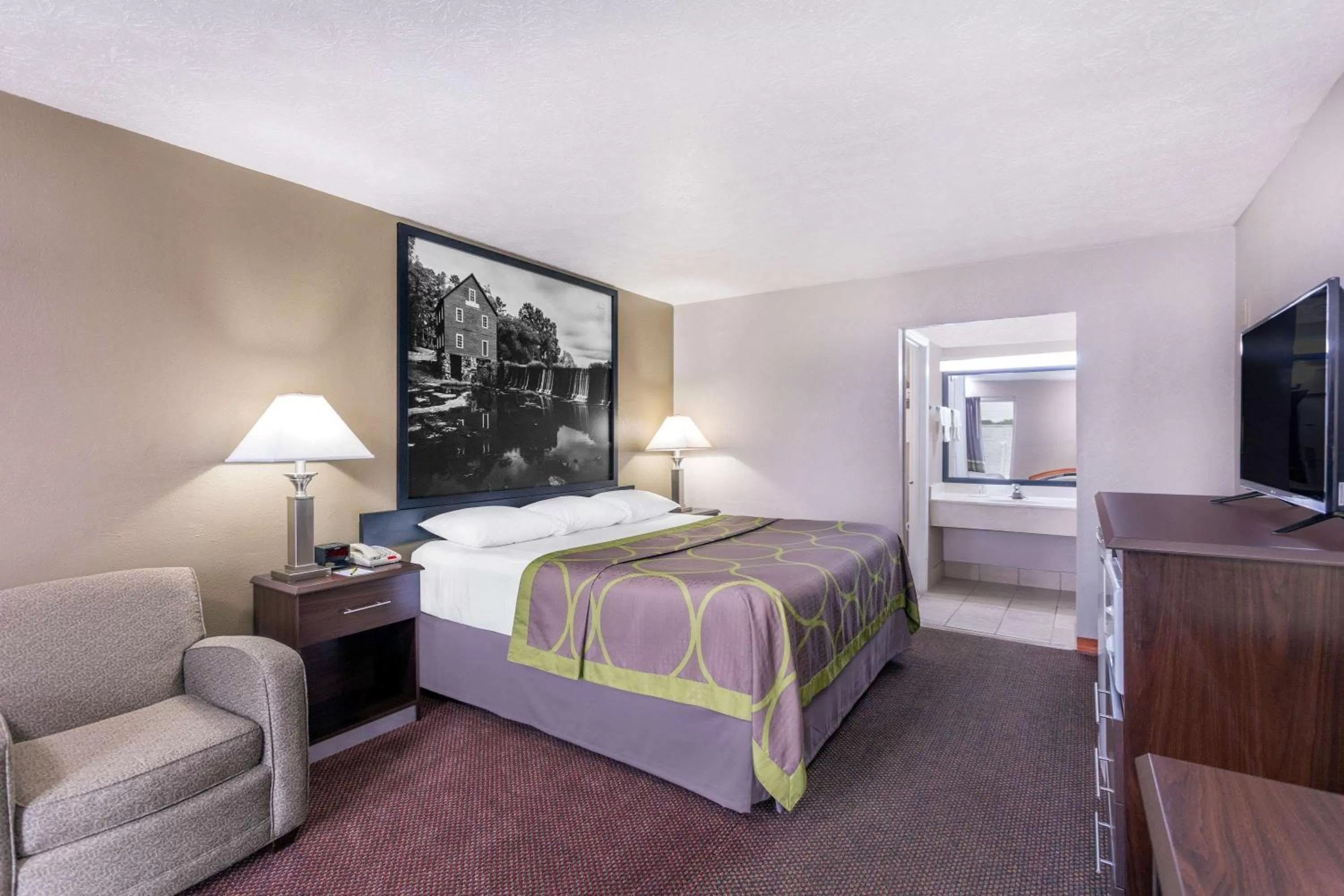 Photo of the whole room, Bed in Super 8 by Wyndham Locust Grove
