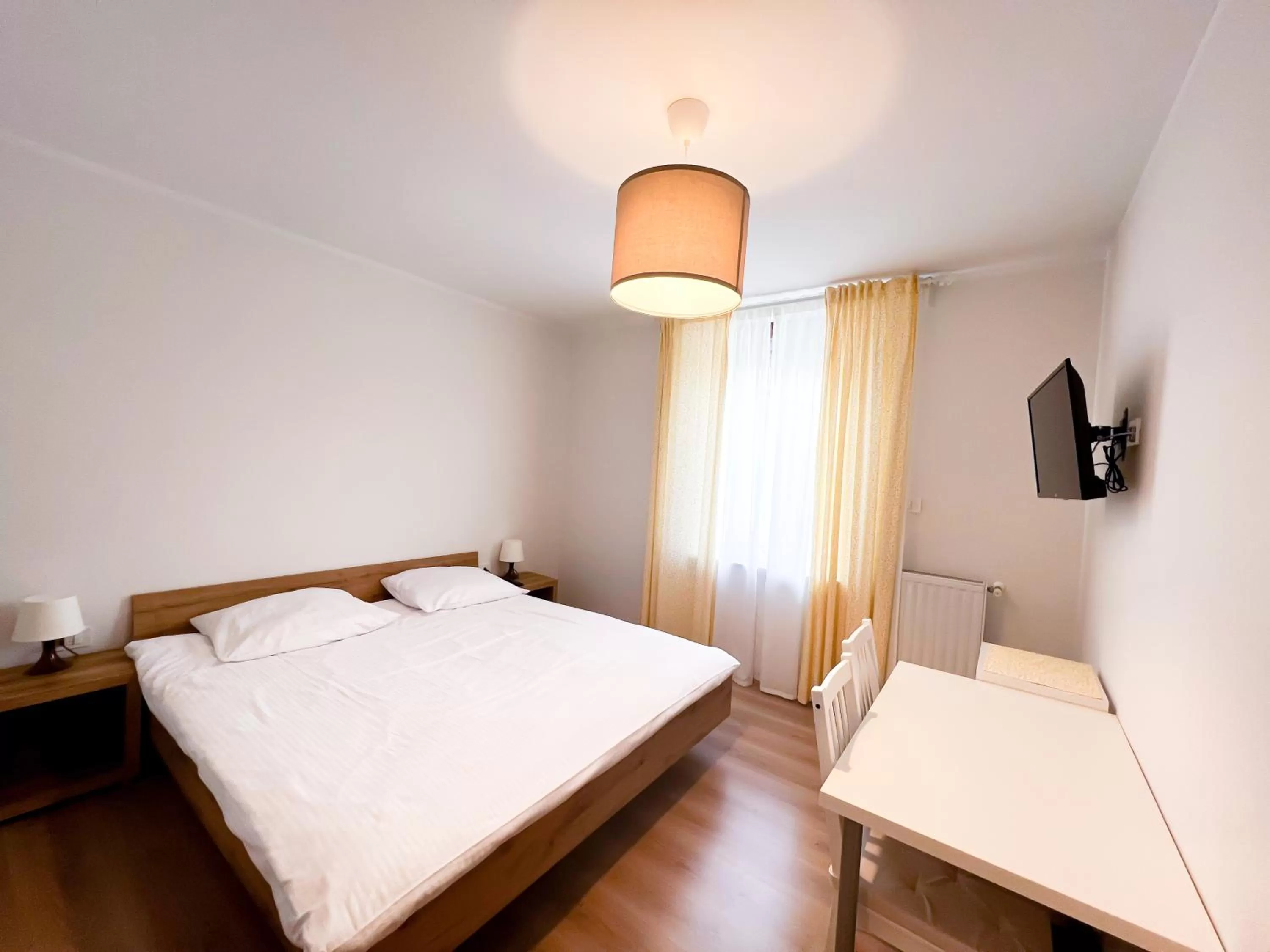 Photo of the whole room, Bed in HOP HOUSE Garni Hotel