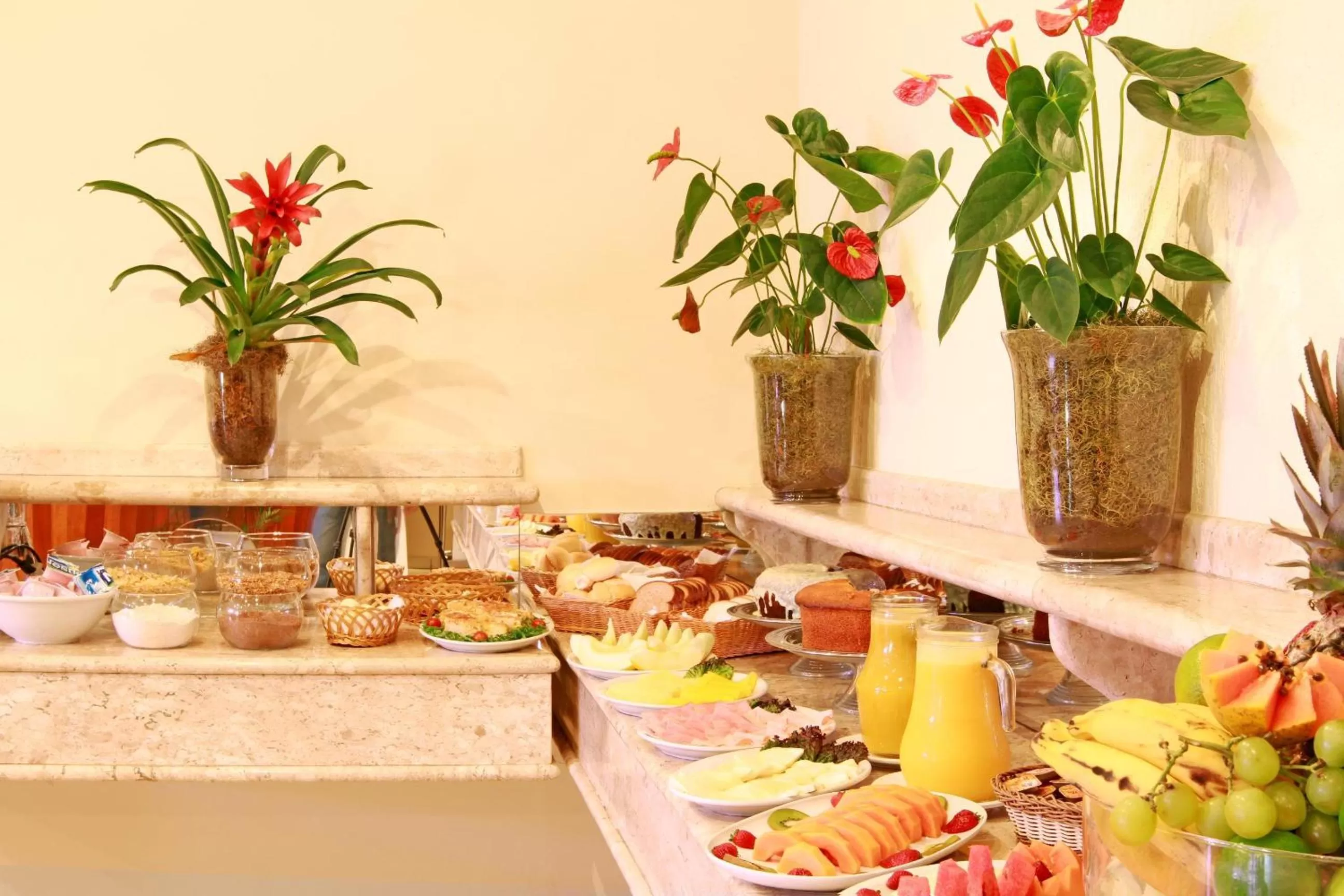 Food in Travel Inn Saint Charles