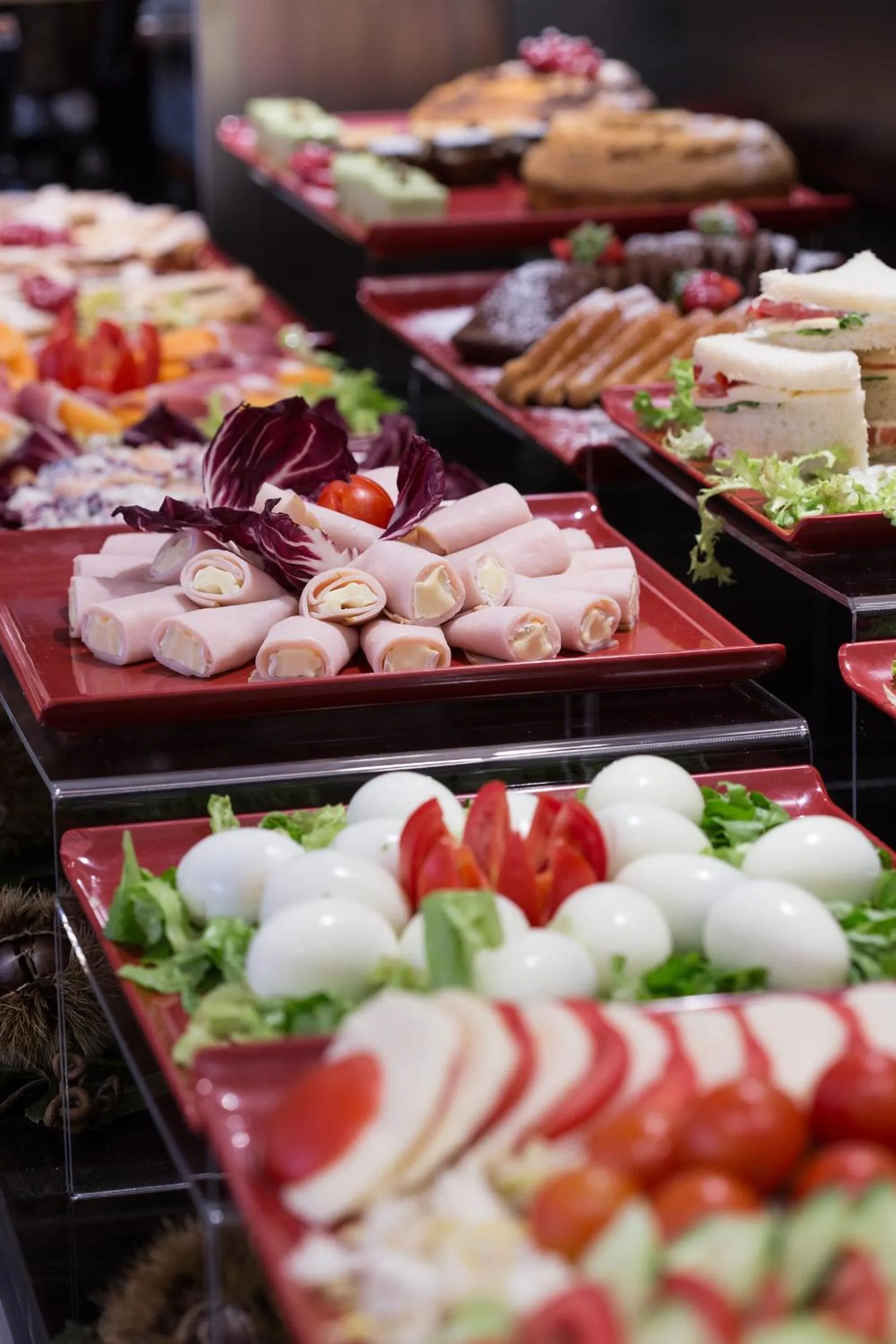 Buffet breakfast in Floris Hotel