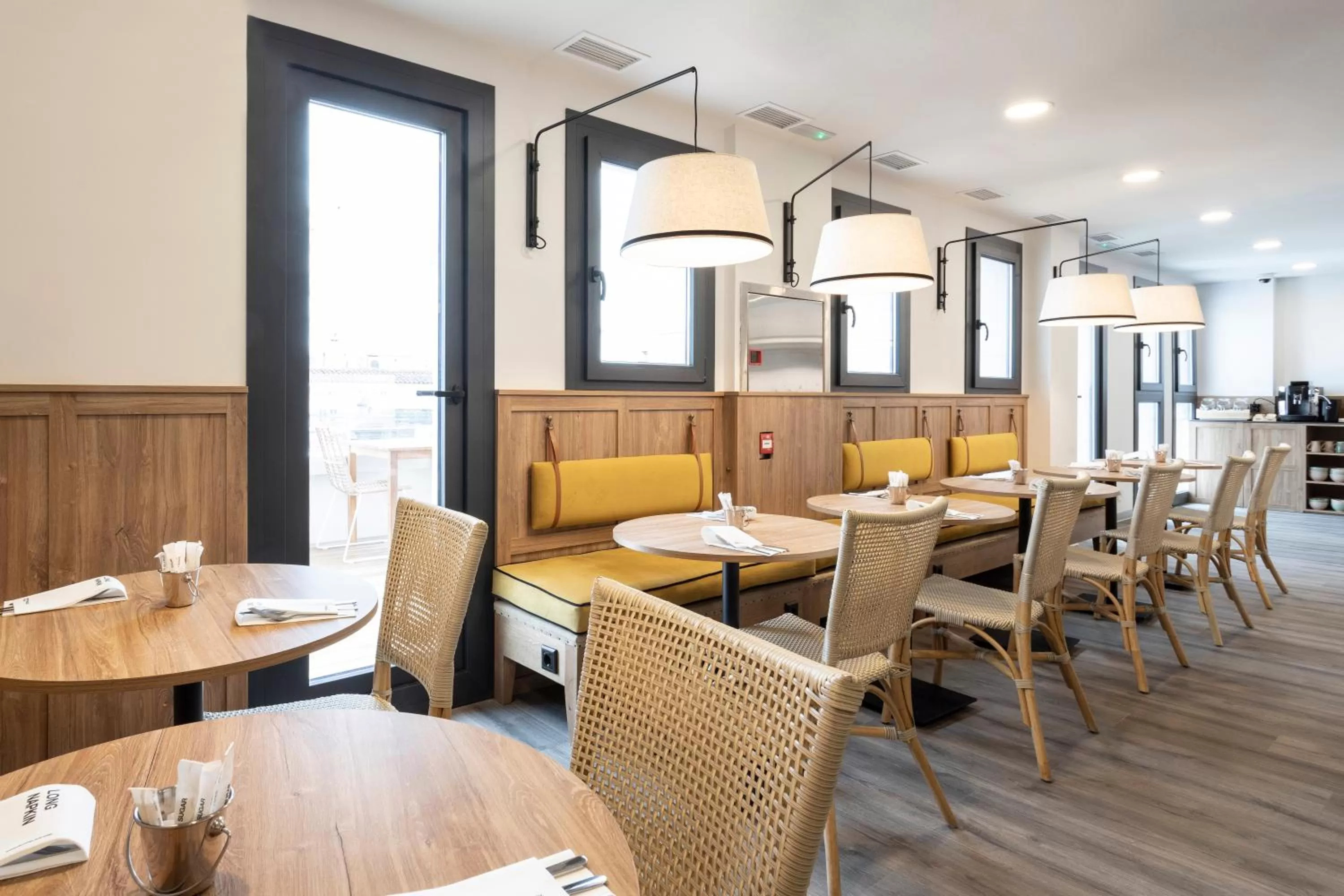 Buffet breakfast in Petit Palace Vargas