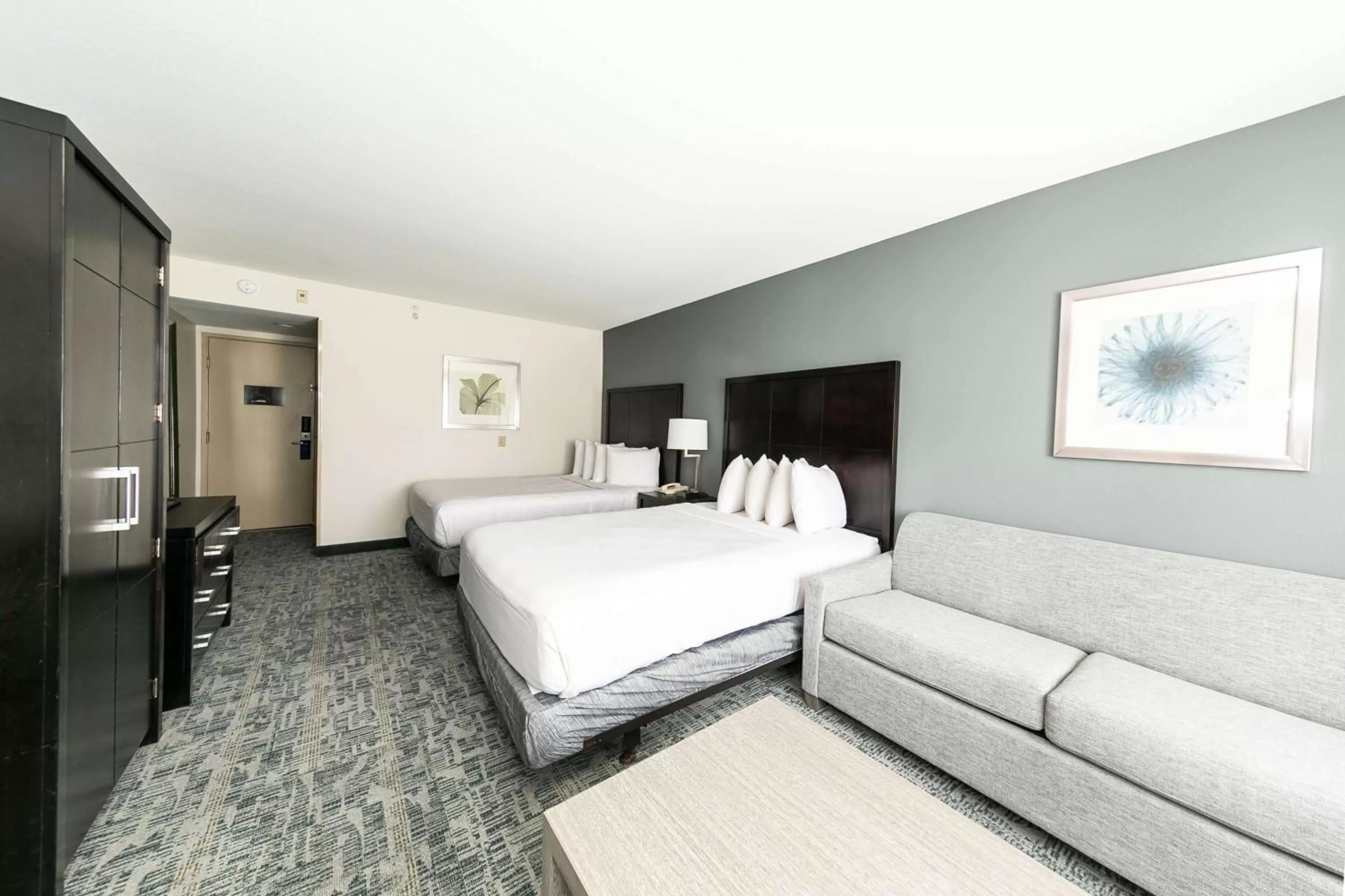 Bedroom in Best Western Inn & Suites San Diego Zoo -SeaWorld Area