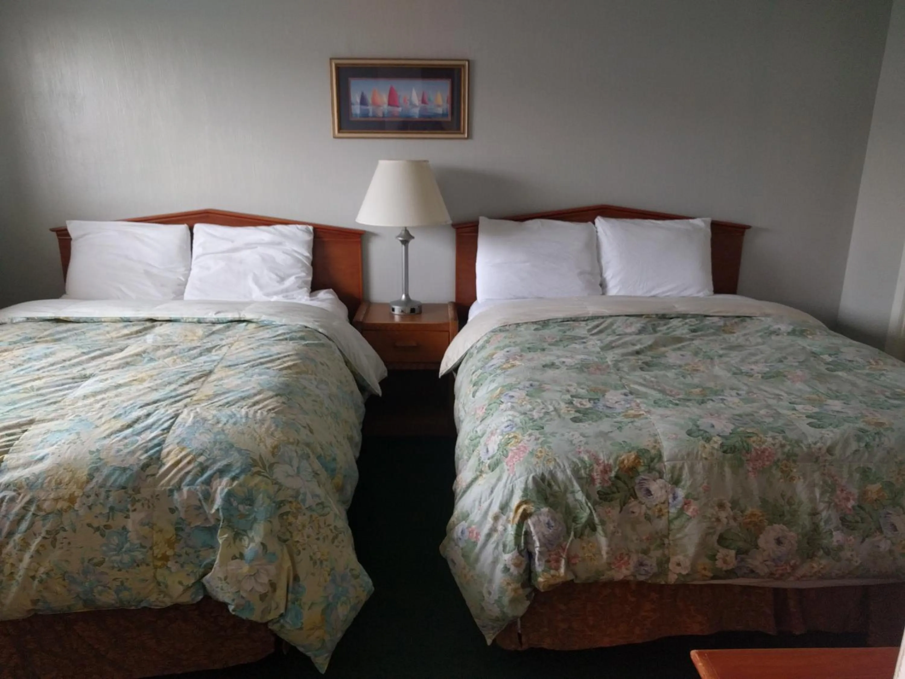 Bed in Ocean Shores Inn & Suites
