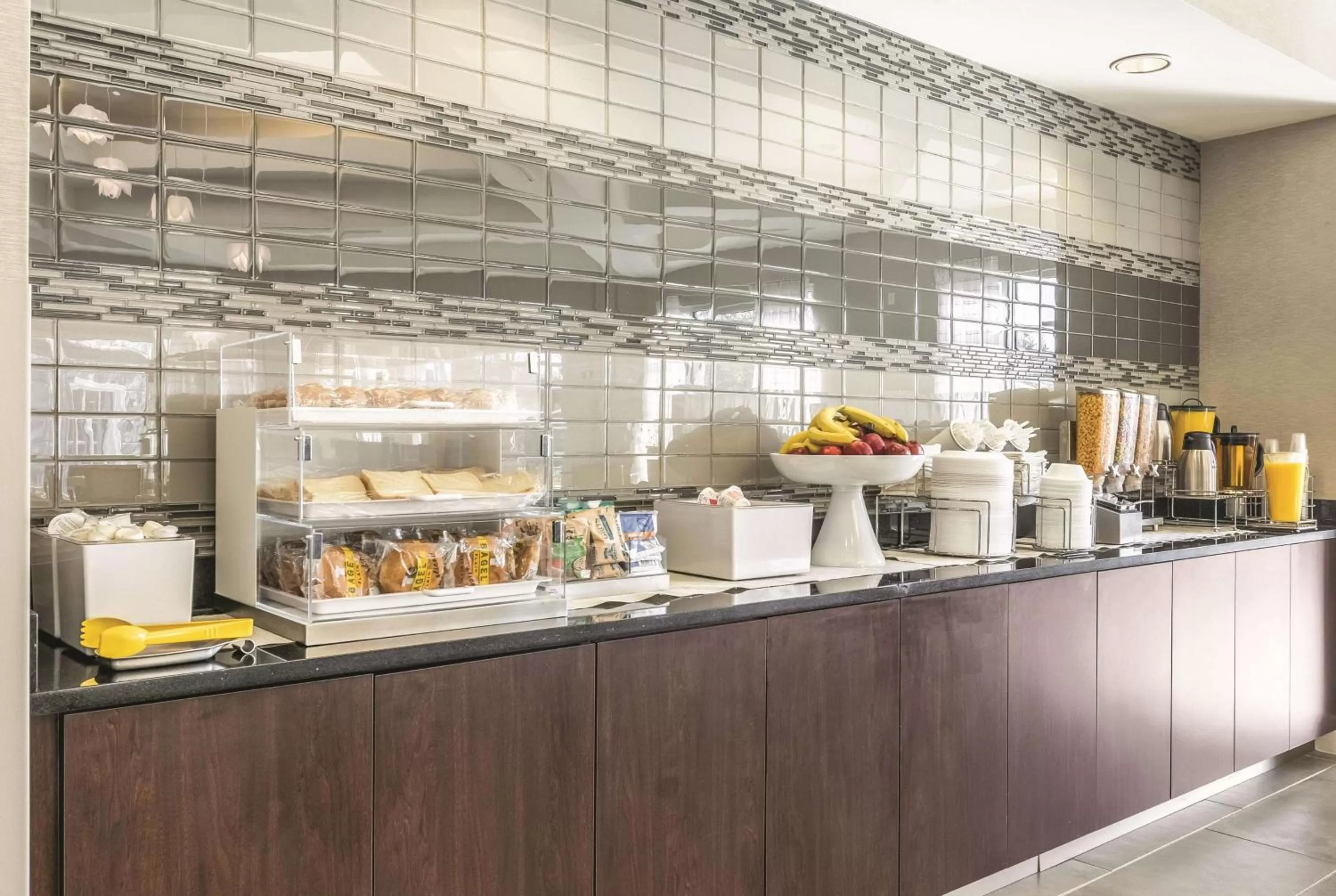 Restaurant/places to eat in La Quinta by Wyndham Alexandria Airport