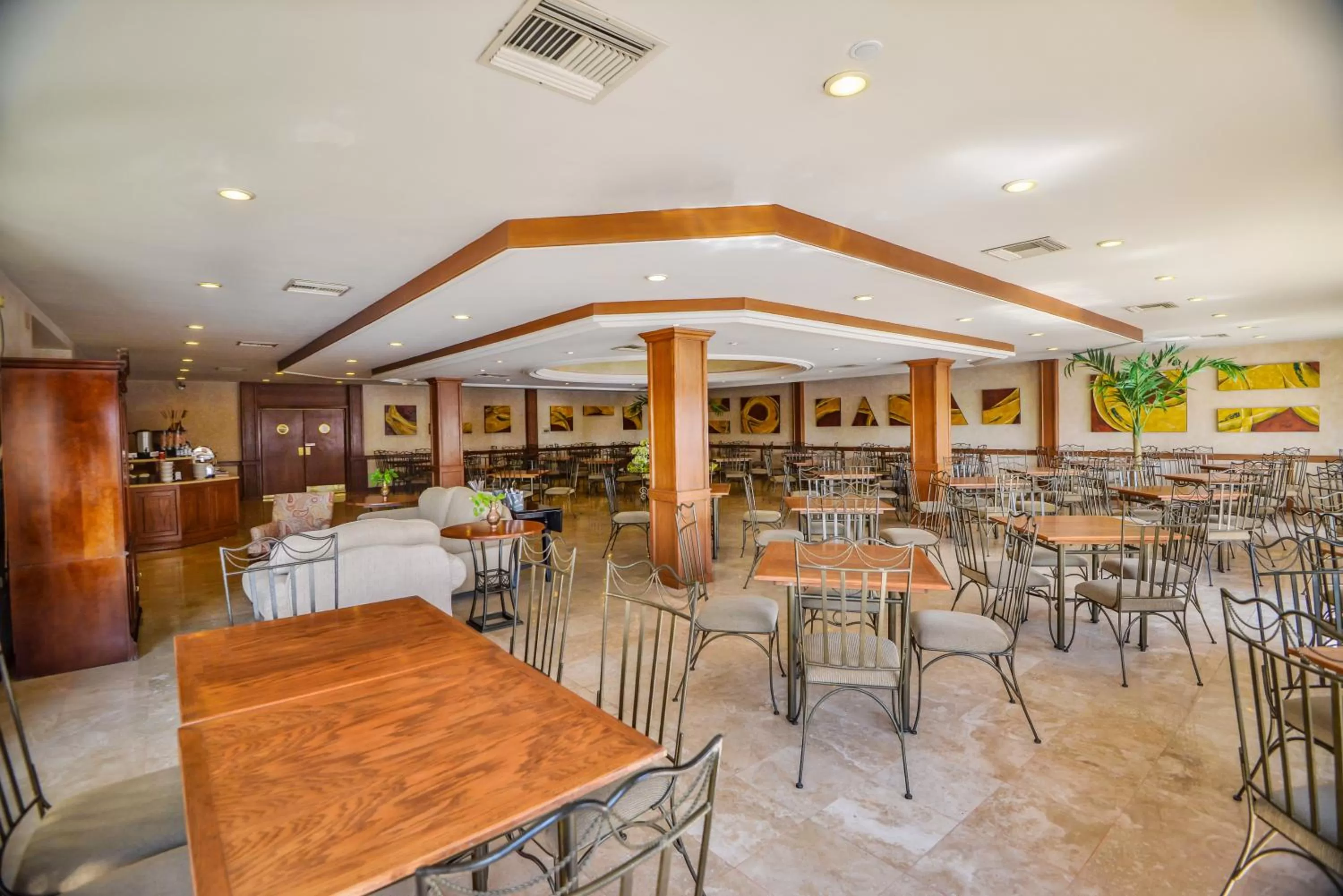 On site in Fresno Galerias