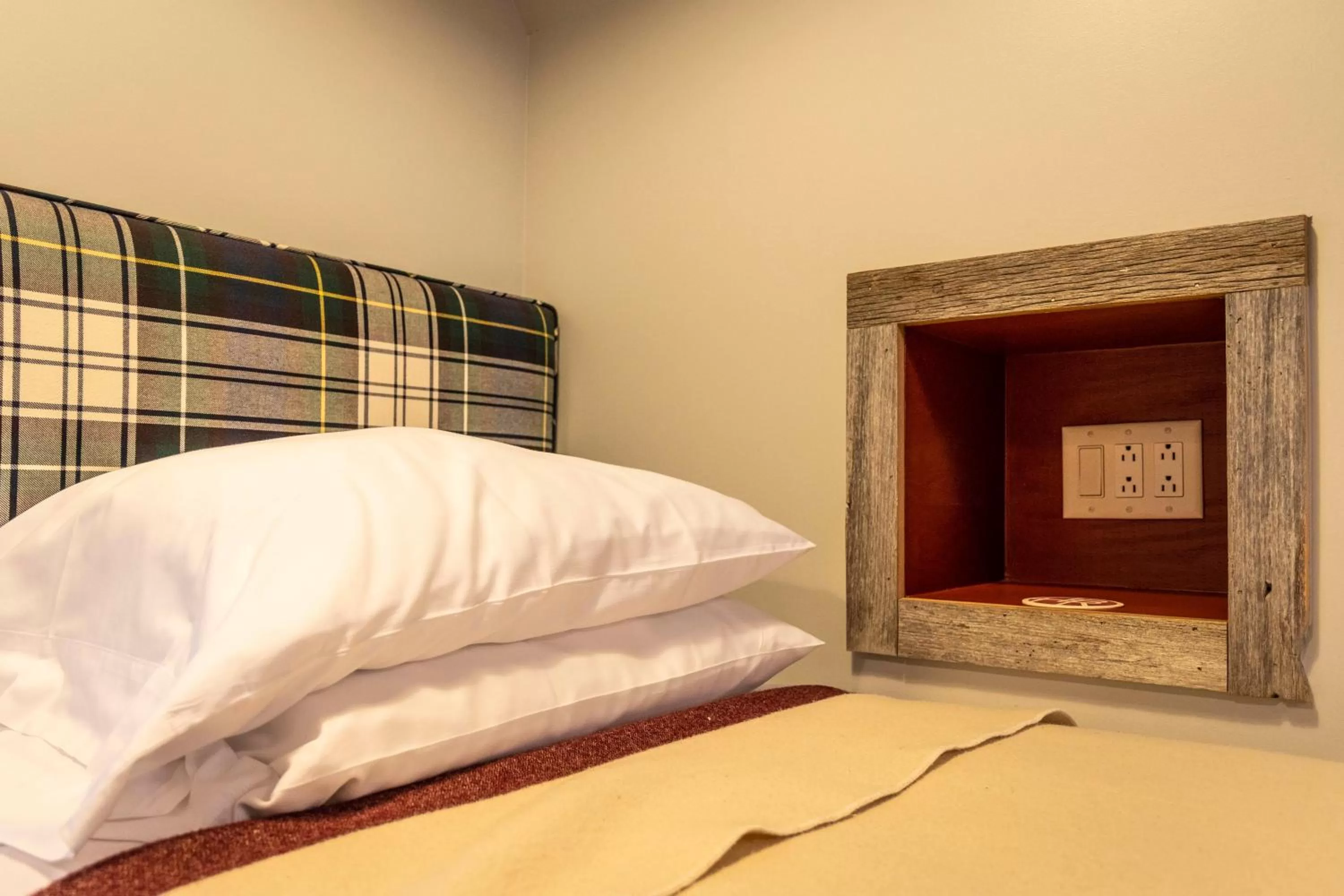 Bed in Hotel Broad Ripple