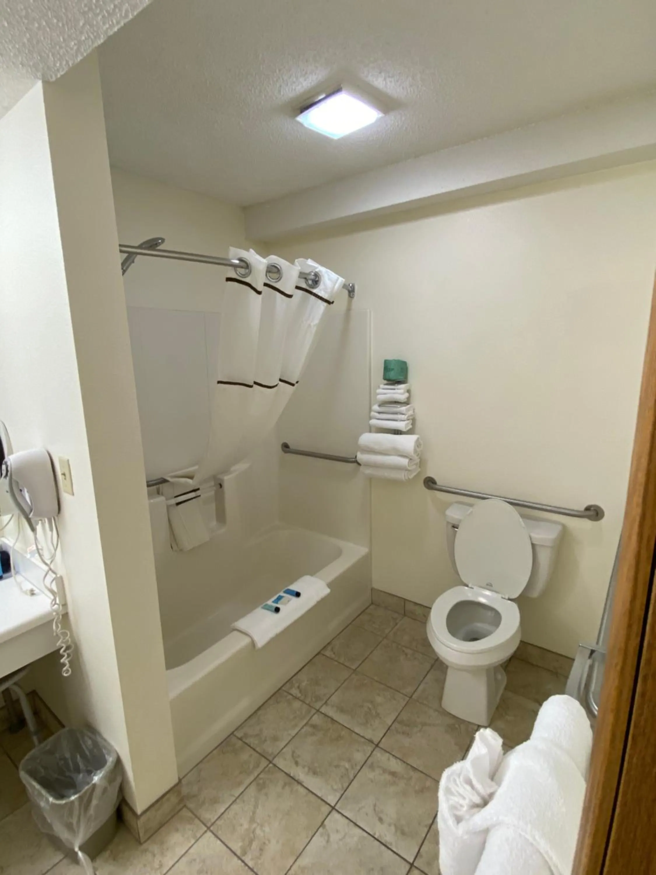 Bathroom in Brookwood Inn Branson