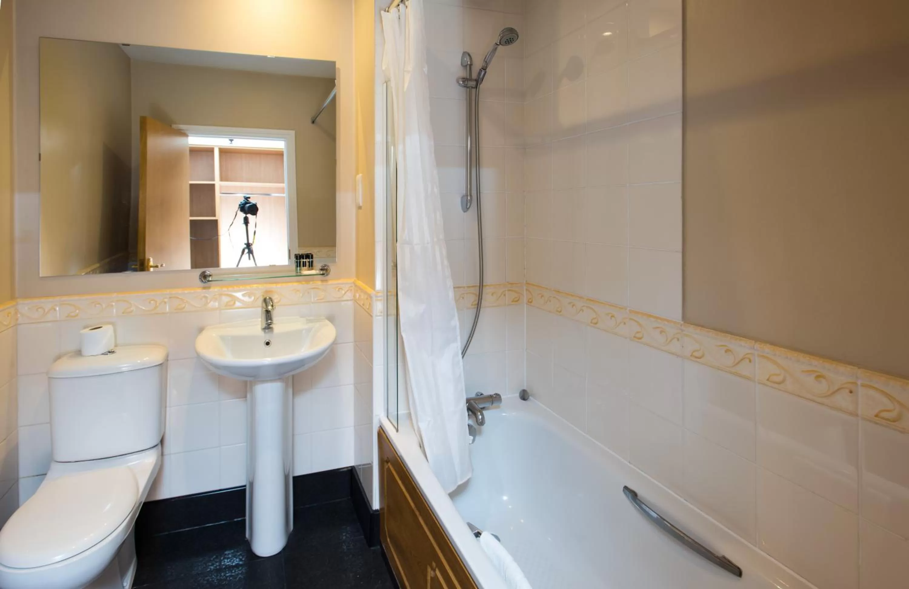 Bathroom in Mercure Newbury West Grange Hotel