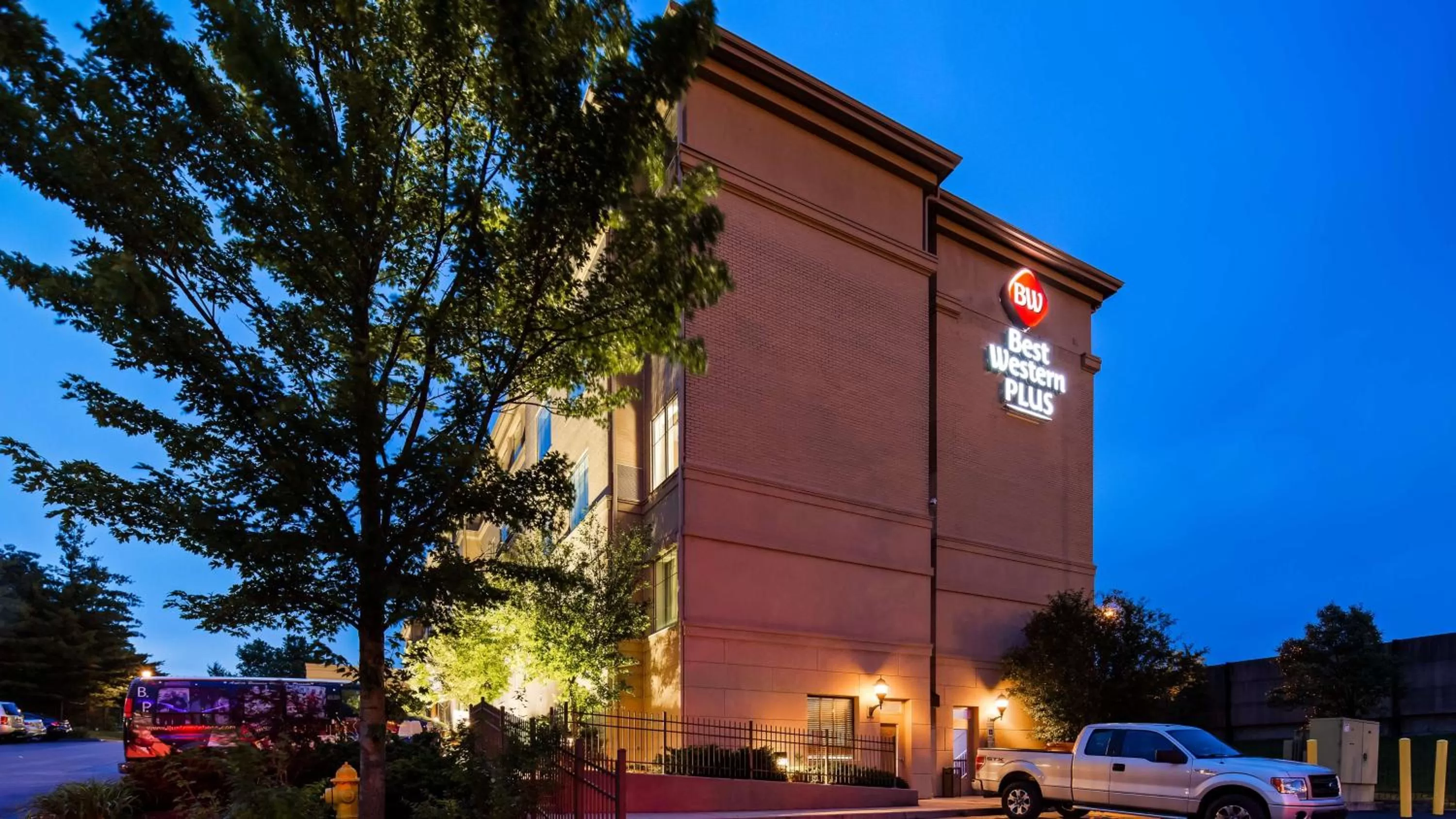 Property building in Best Western PLUS Hannaford Inn & Suites