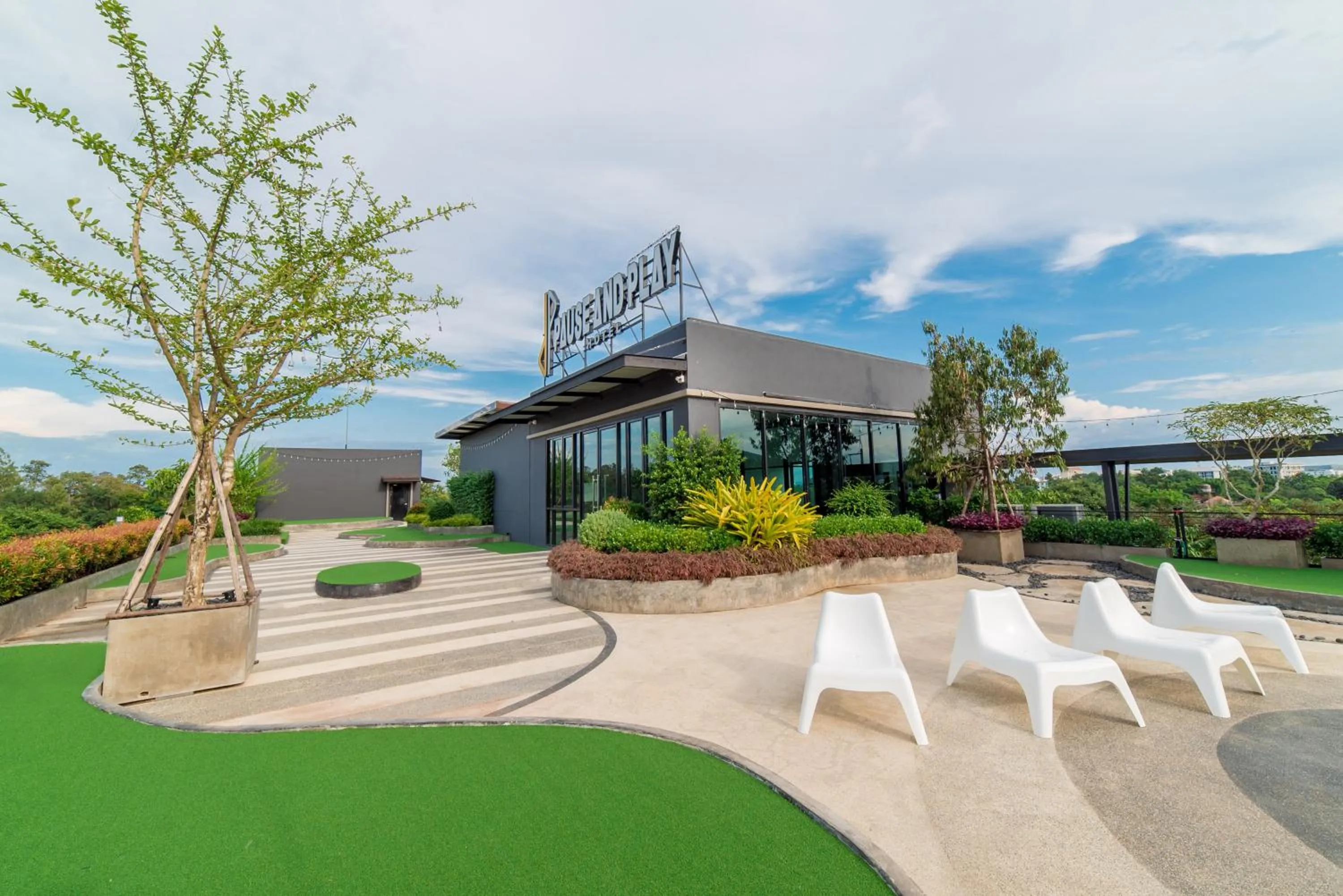 Garden in Pause and Play Hotel