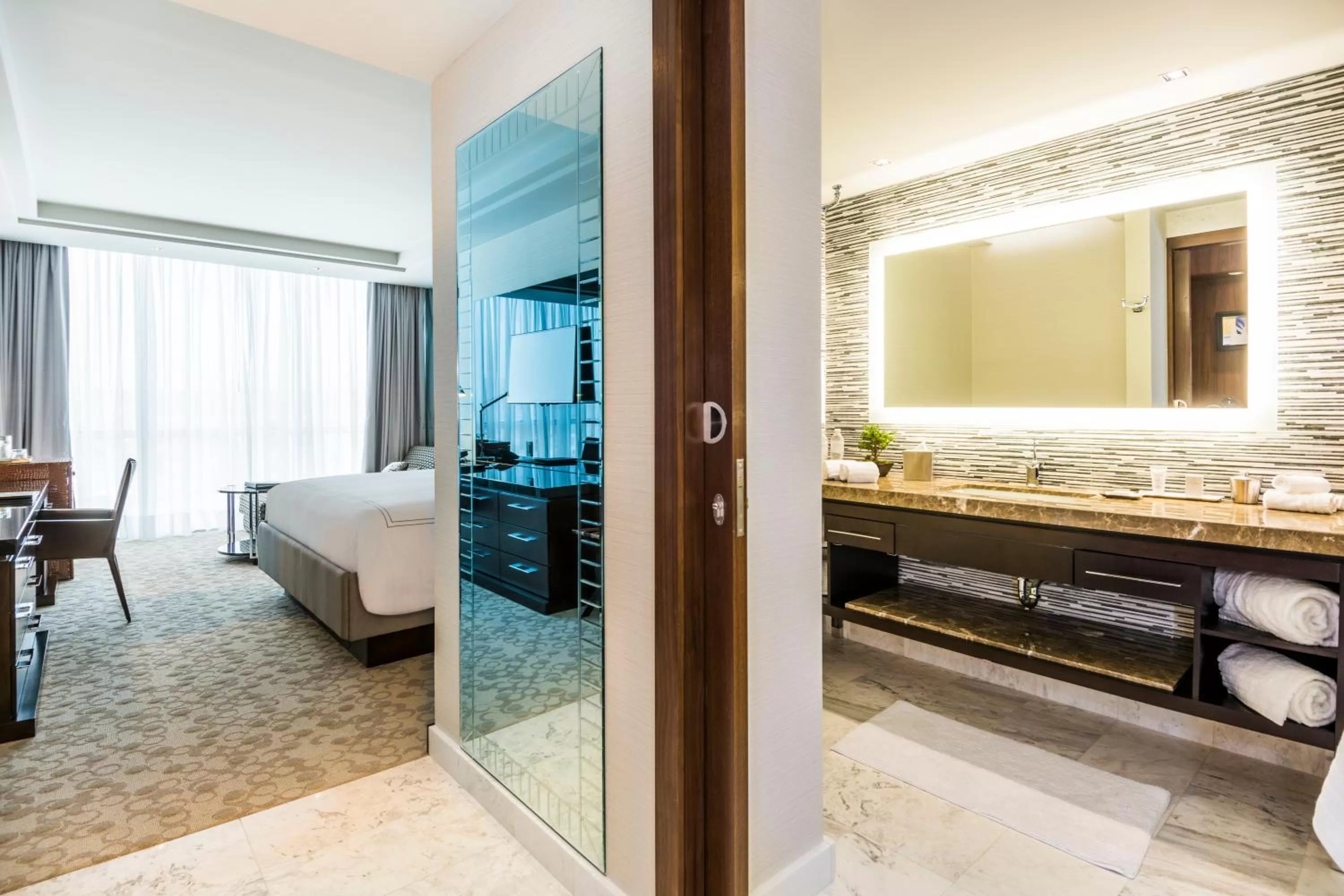 Bathroom, Bed in Hyatt Regency San Luis Potosi