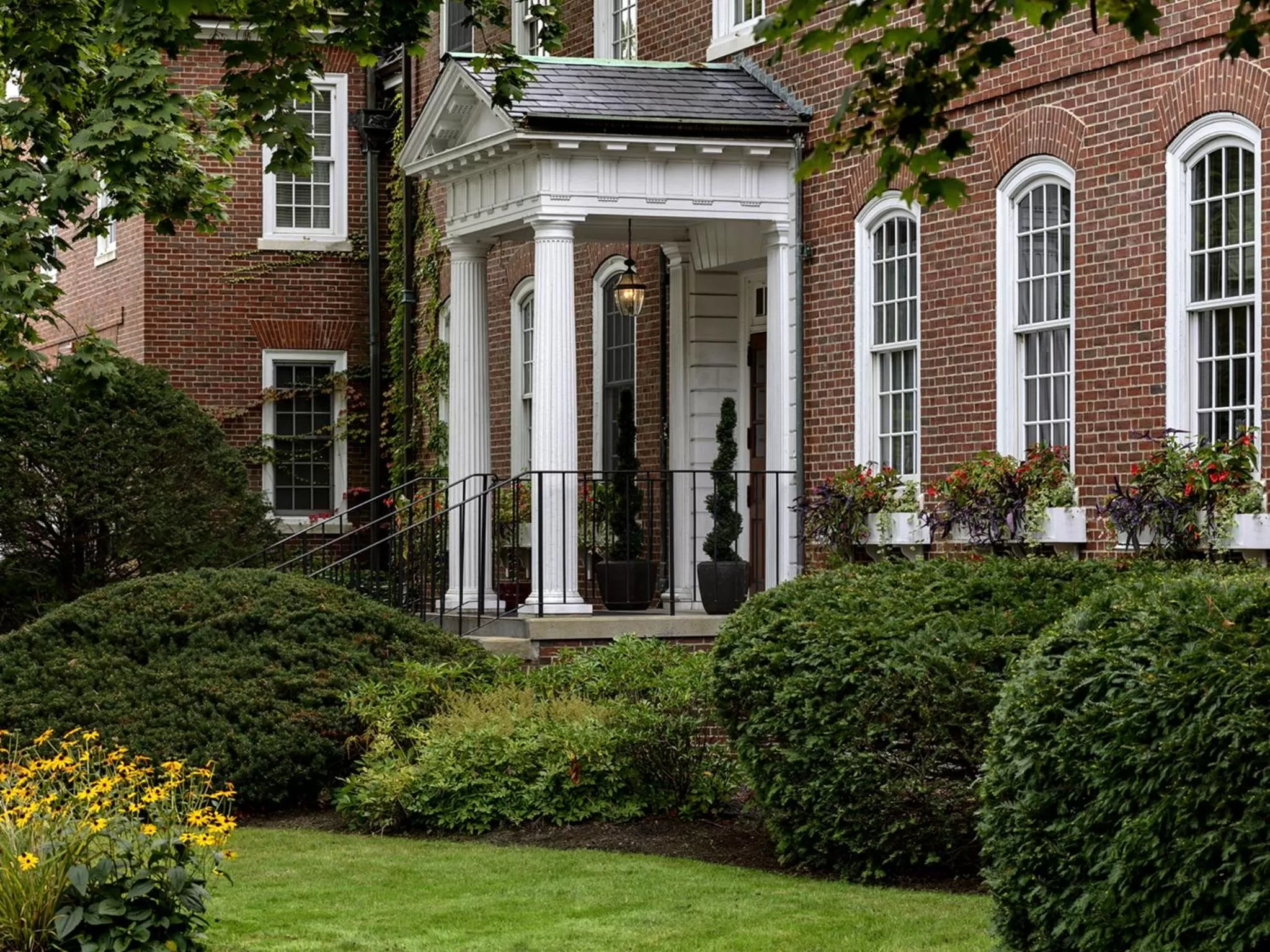 Facade/entrance in The Exeter Inn