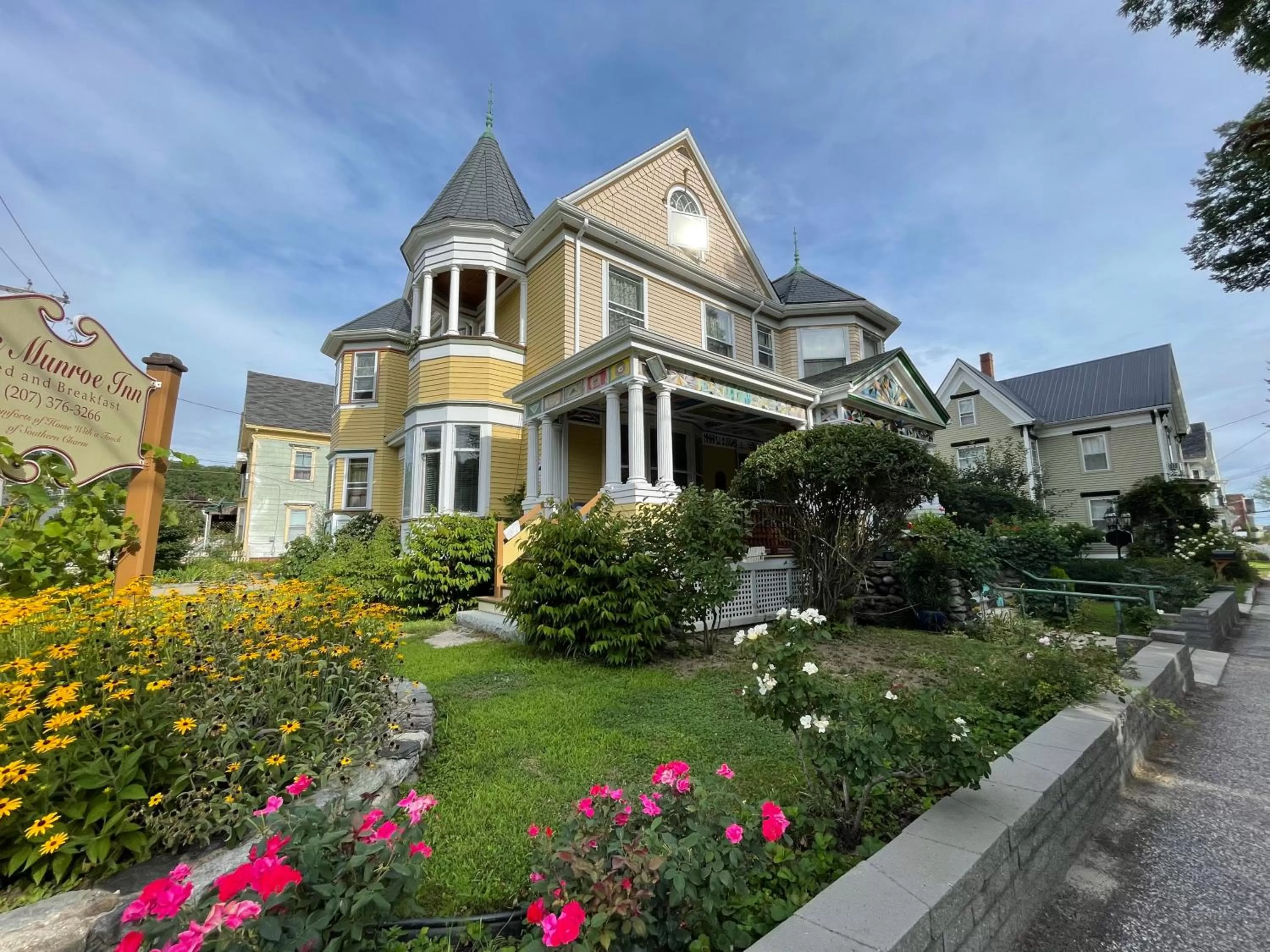 Property Building in Munroe Inn Boutique Hotel