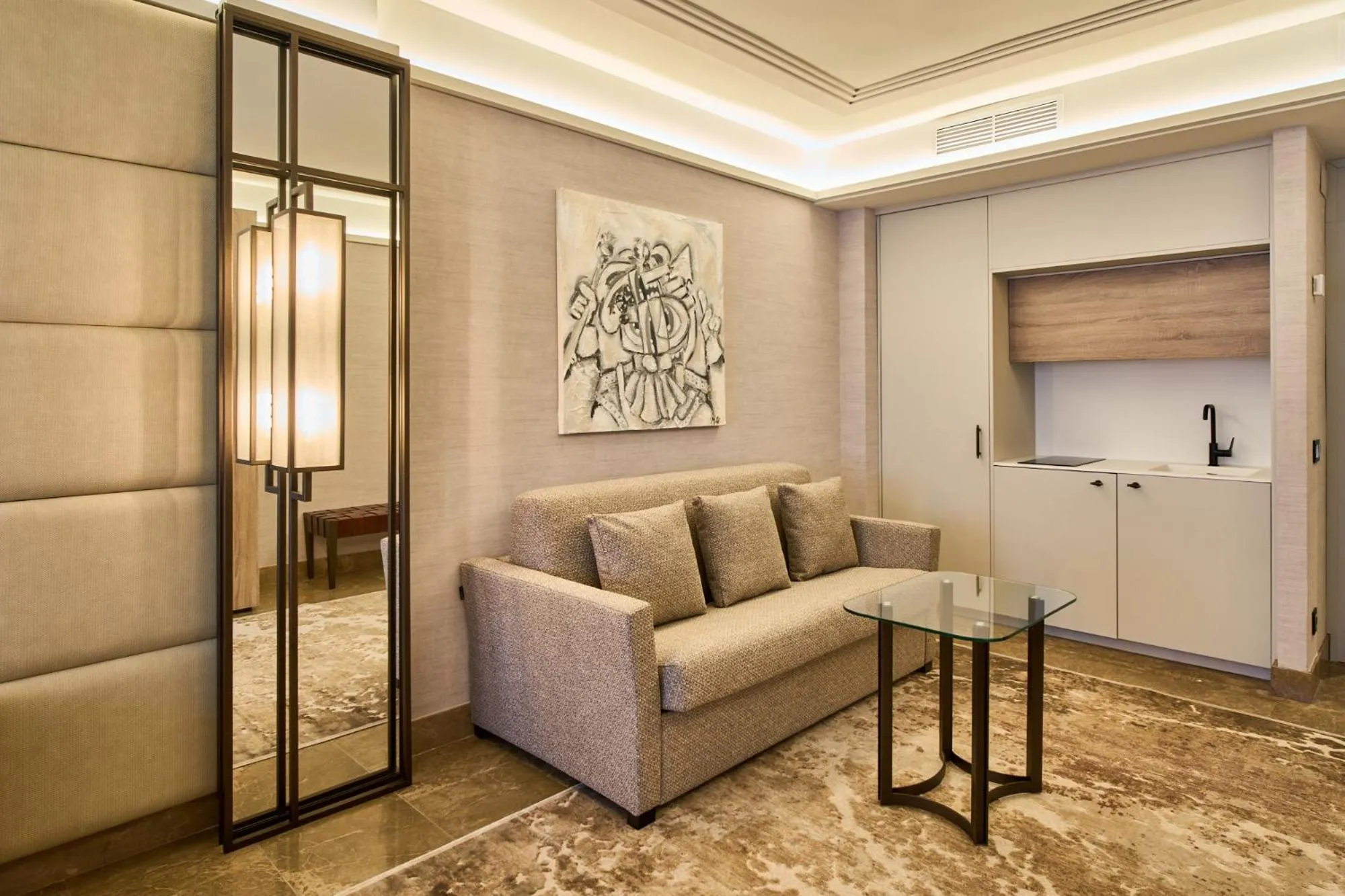 Photo of the whole room in VP Madroño