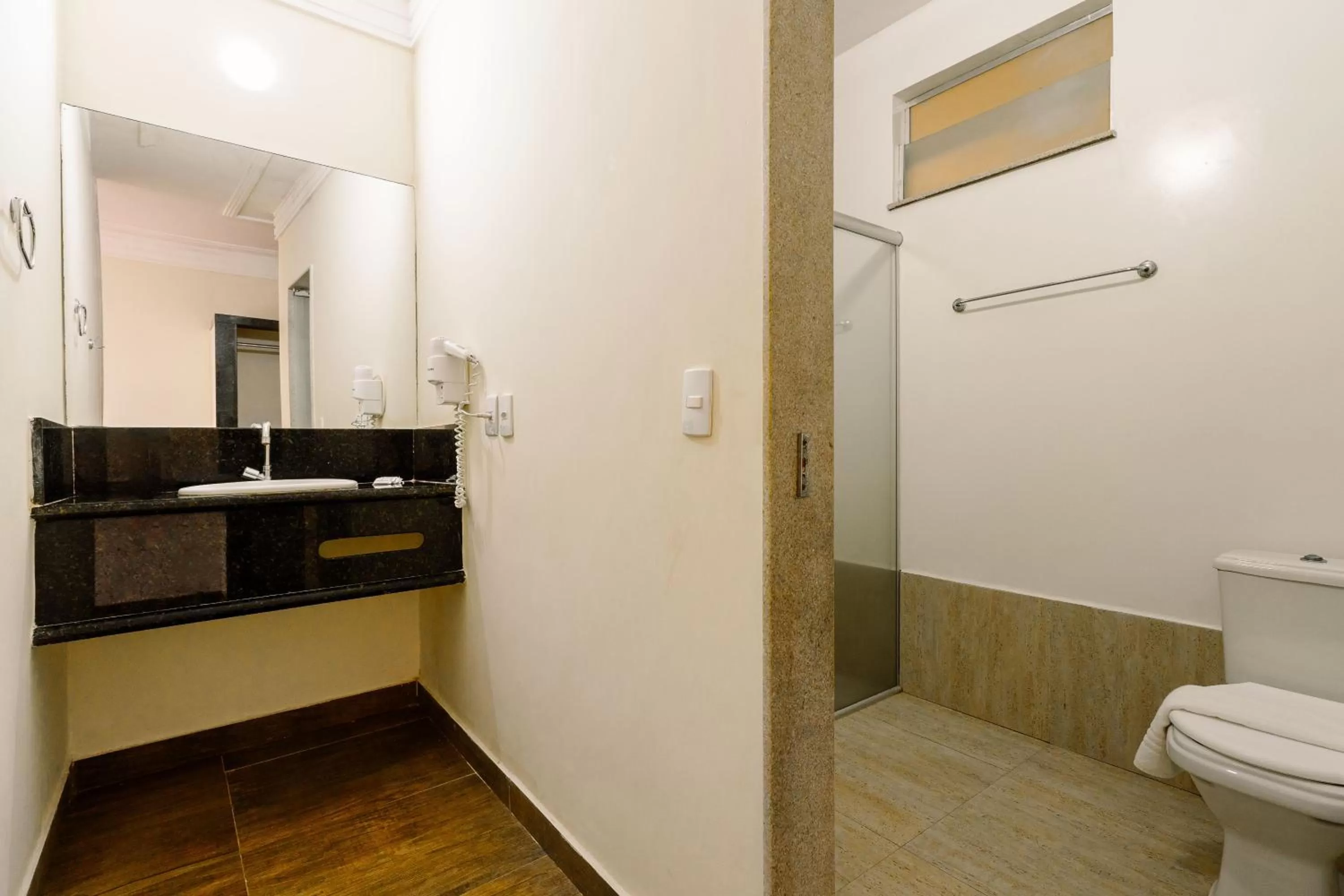 Bathroom in Floral Inn Family