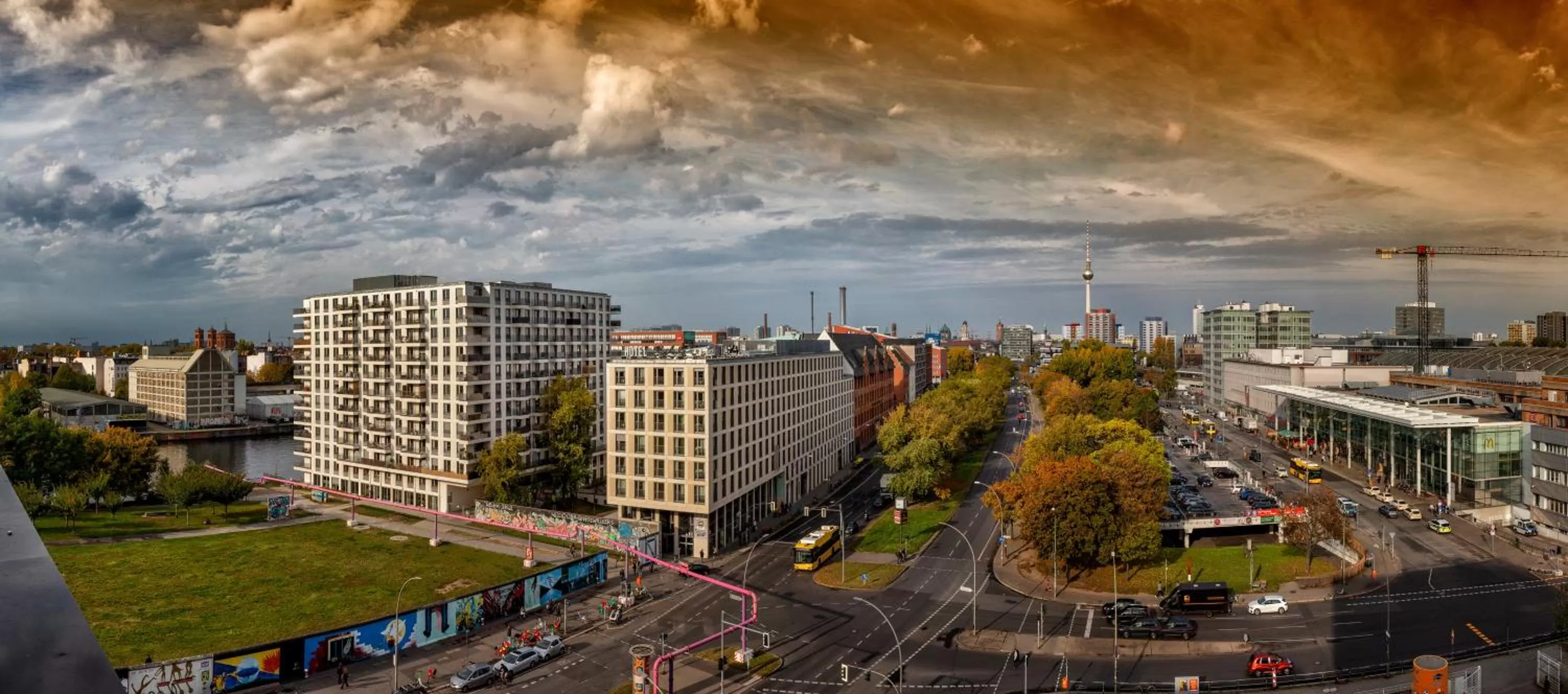 City view in Schulz Hotel Berlin Wall at the East Side Gallery