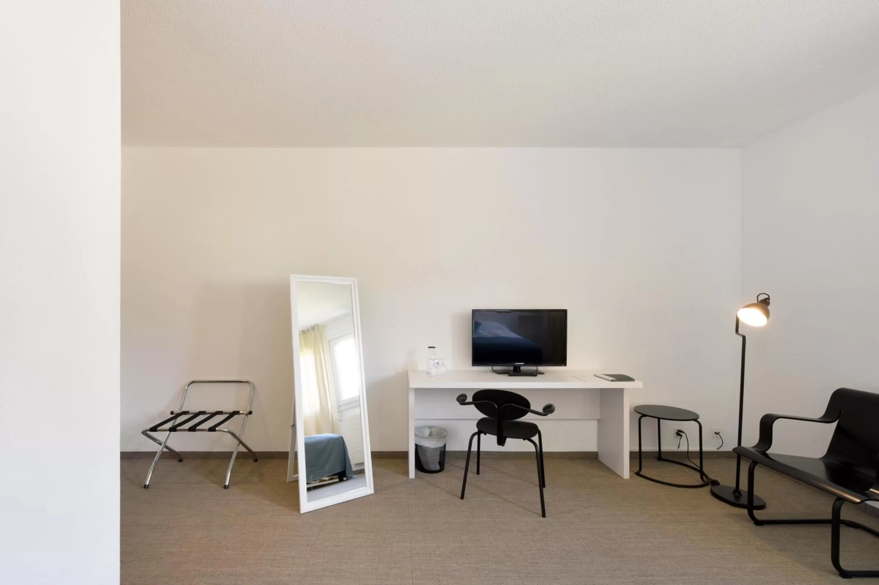 TV and multimedia in Hôtel des Mosaiques